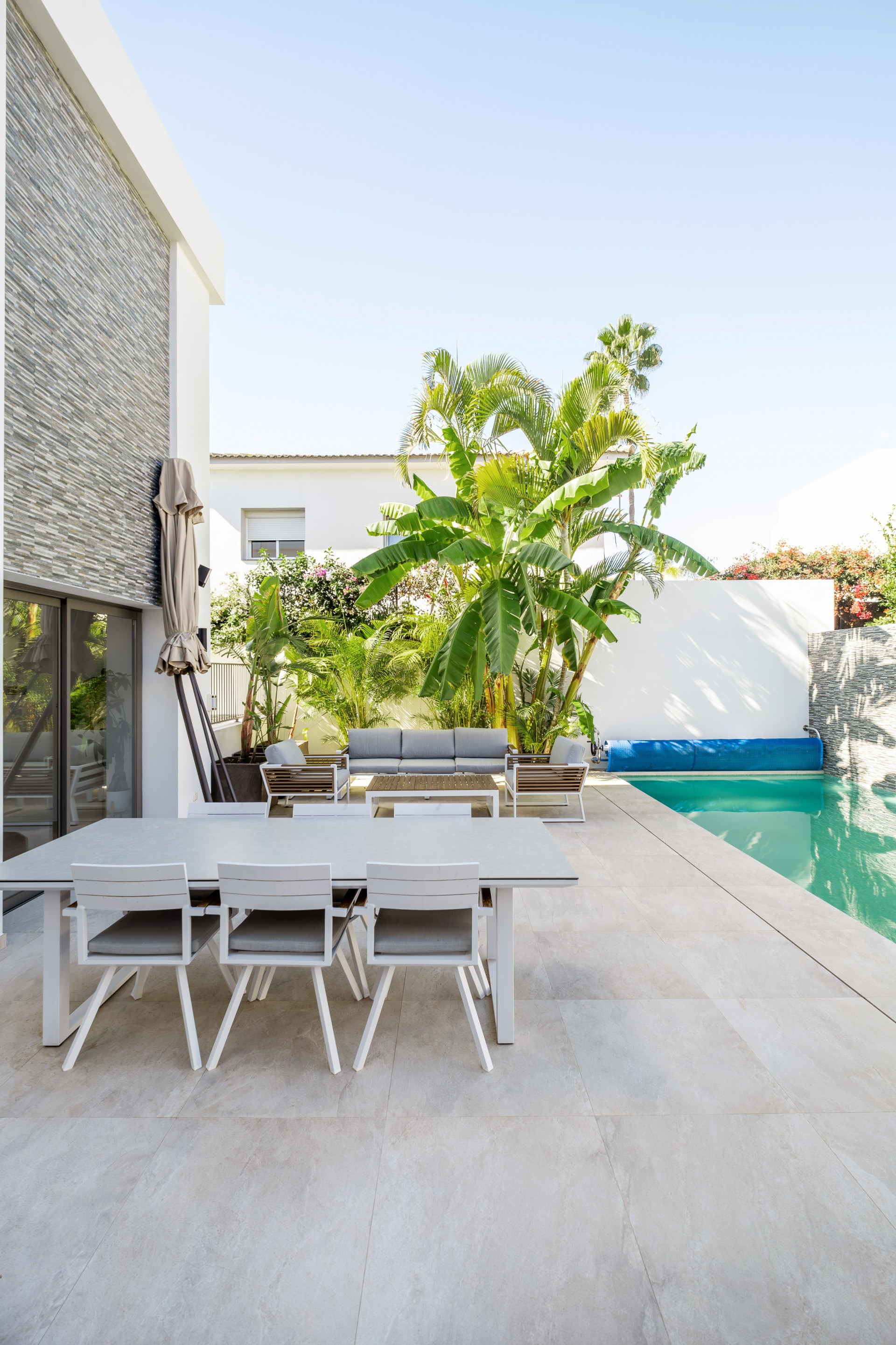 <b>Villa</b> con vistas panorámicas a la montaña en <b>Marbella Golden Mile</b> - 2