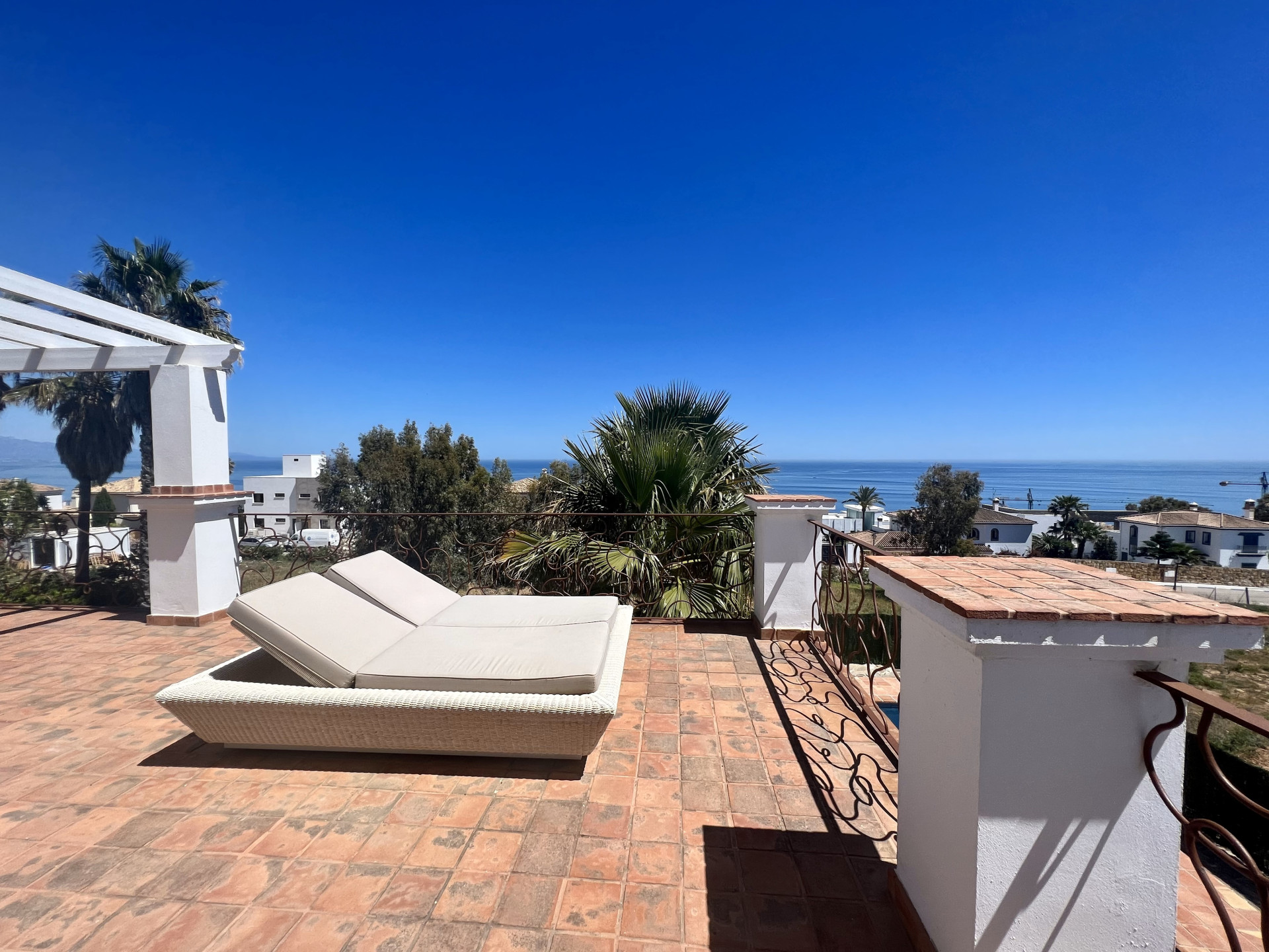 Extraordinaria <b>Villa</b> con vistas panorámicas al mar en <b>Manilva</b> - 2