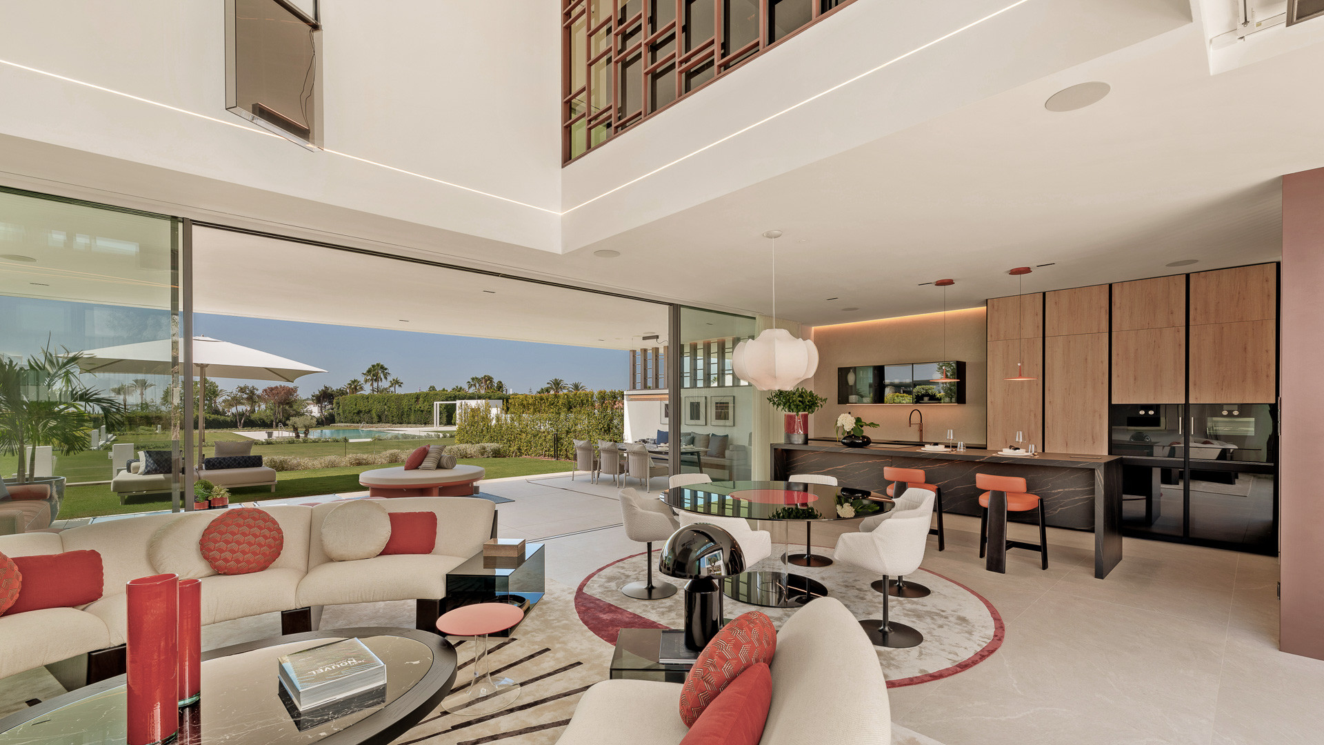 Beachside <b>Semi Detached Villa</b> with panoramic sea views in <b>Marbella Golden Mile</b> - 3