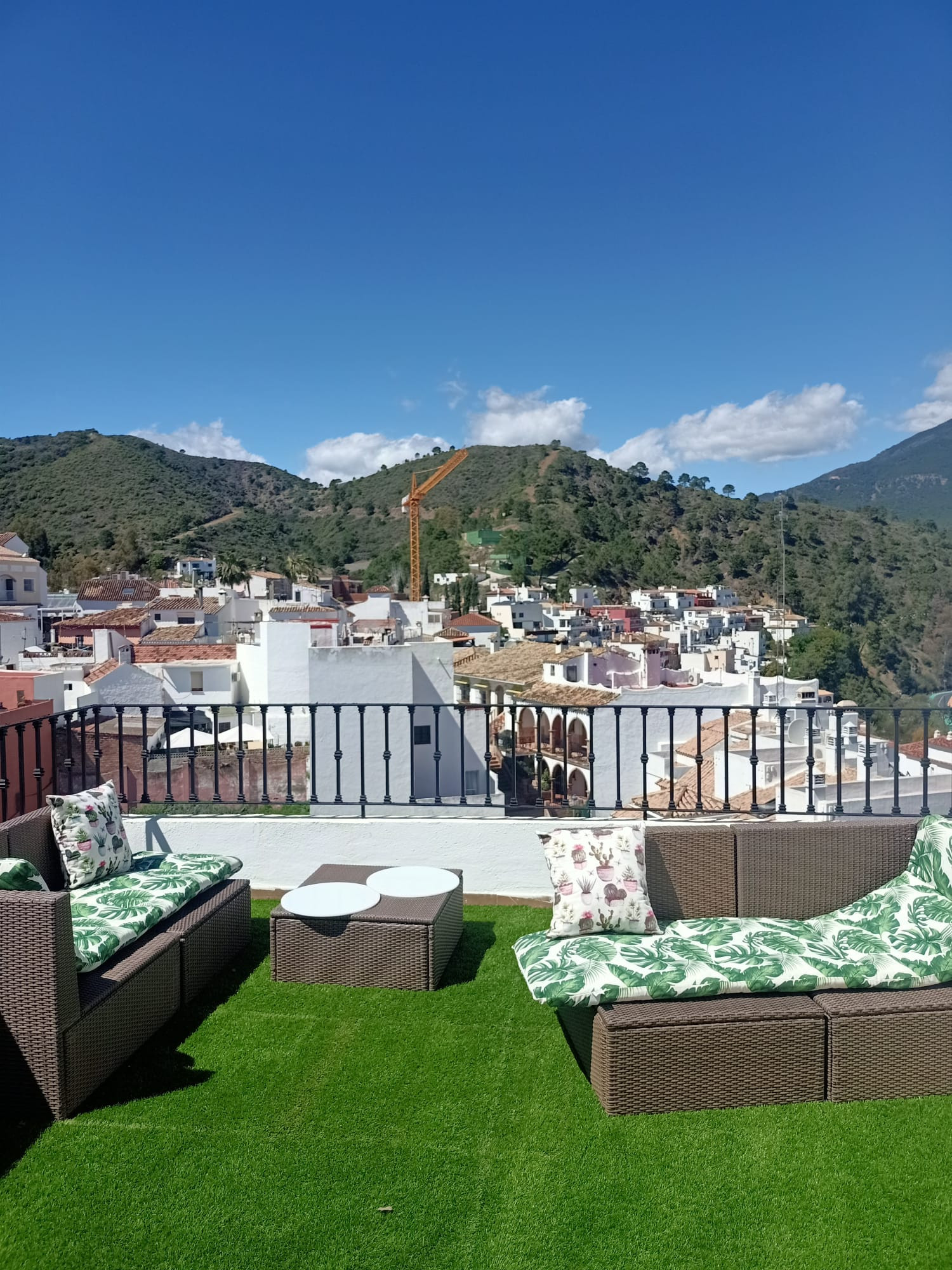 <b>Duplex Penthouse</b> with sea views in <b>Benahavis</b> - 2