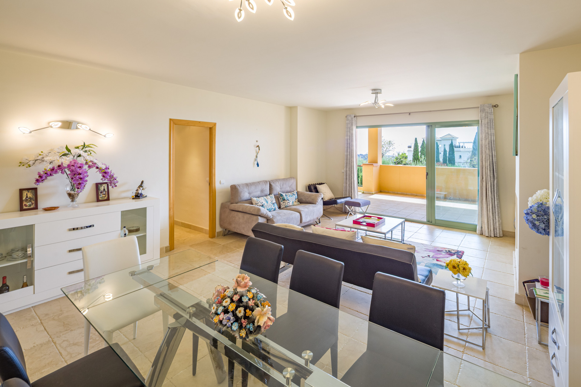 <b>Apartment</b> with panoramic sea views in Los Flamingos, <b>Benahavis</b> - 4