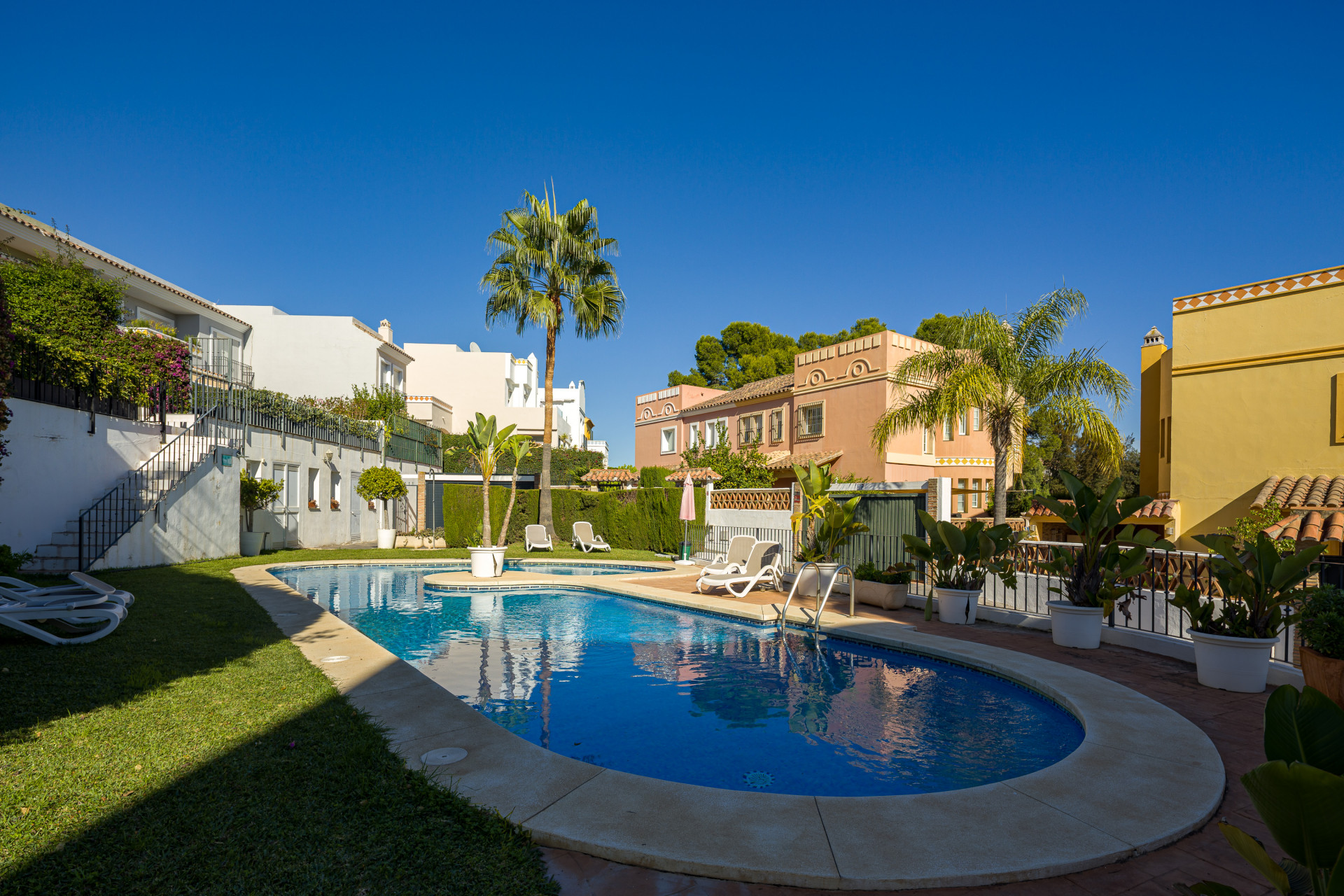 Excelente <b>Villa Adosada</b> con terraza privada en Guadalmina Alta, <b>San Pedro de Alcantara</b> - 4