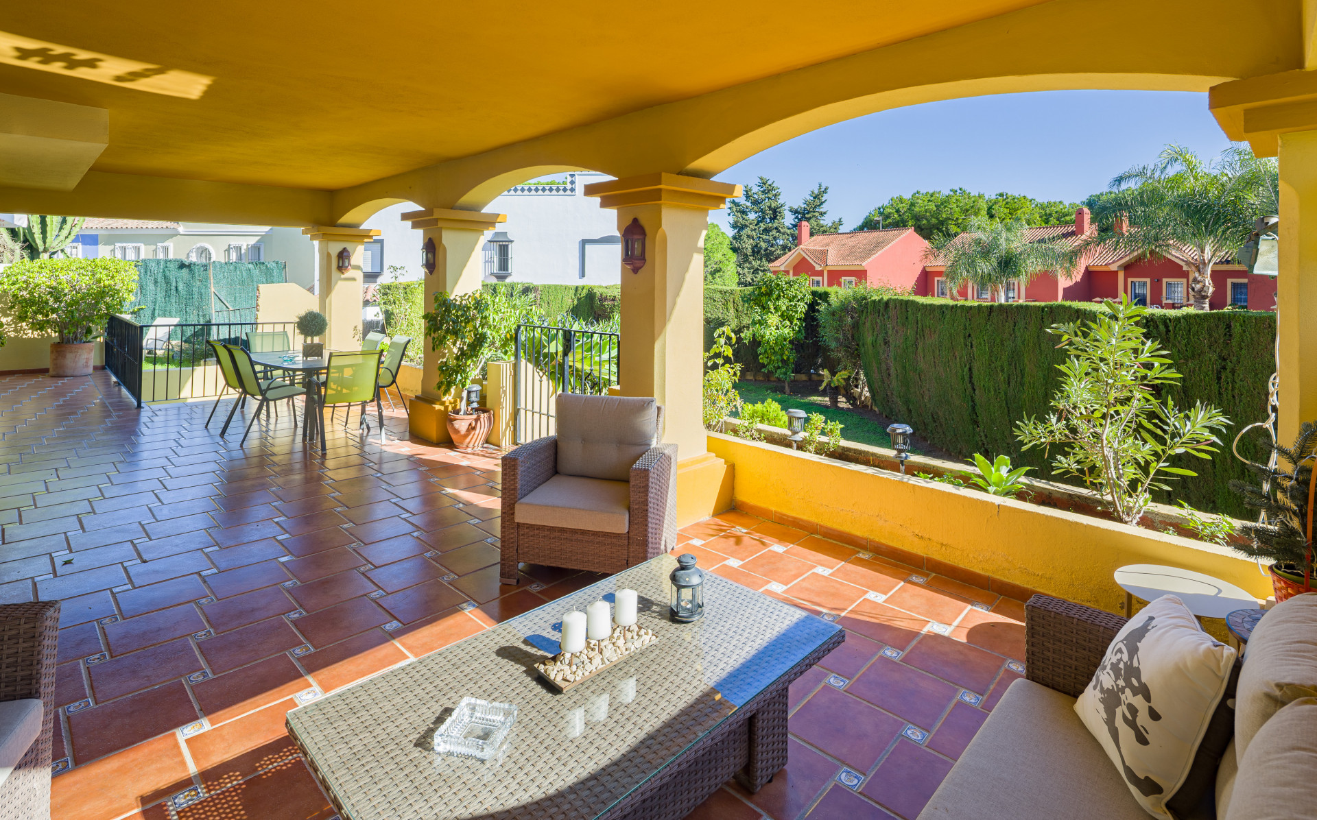 Excelente <b>Villa Adosada</b> con terraza privada en Guadalmina Alta, <b>San Pedro de Alcantara</b> - 3