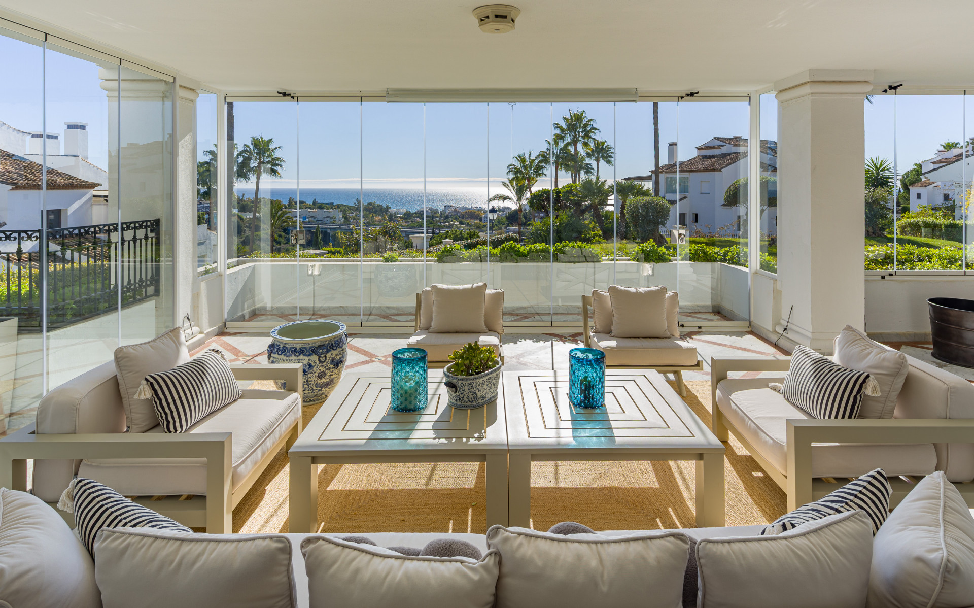 Extraordinario <b>Apartamento</b> con vistas panorámicas al mar en Monte Paraiso, <b>Marbella Golden Mile</b> - 2