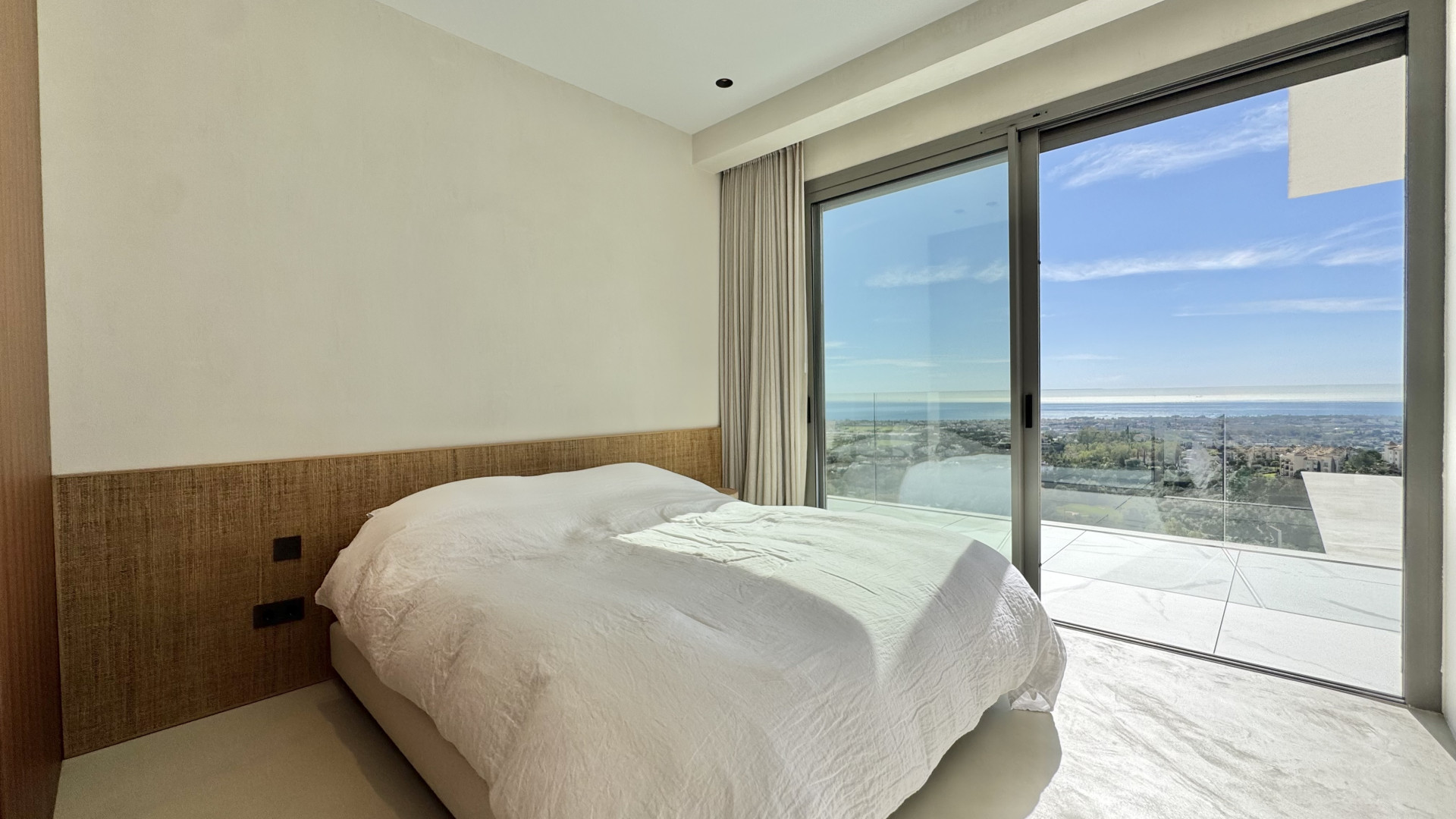 Extraordinario <b>Apartamento</b> con vistas panorámicas al mar en La Quinta, <b>Benahavis</b> - 3
