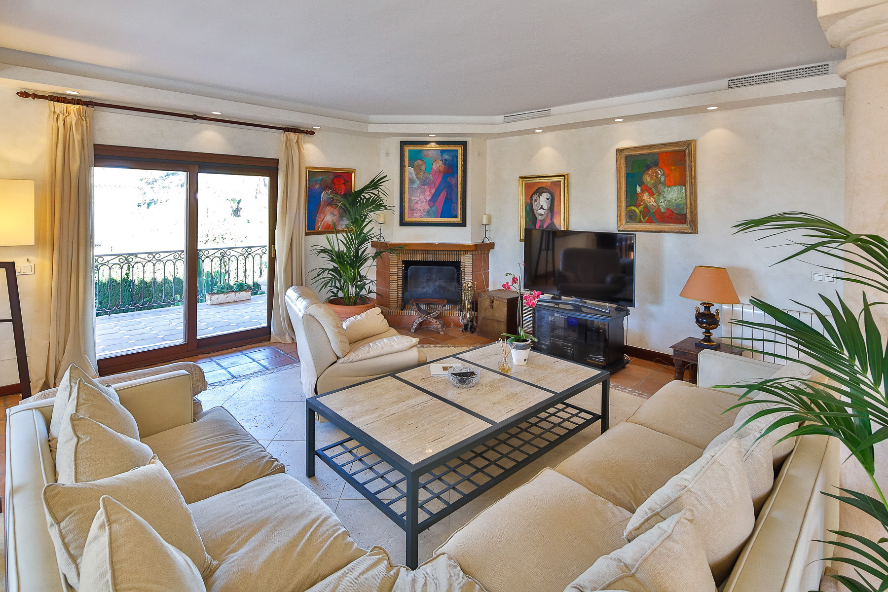 Extraordinaria <b>Villa</b> con vistas al mar en <b>Nueva Andalucia</b> - 3