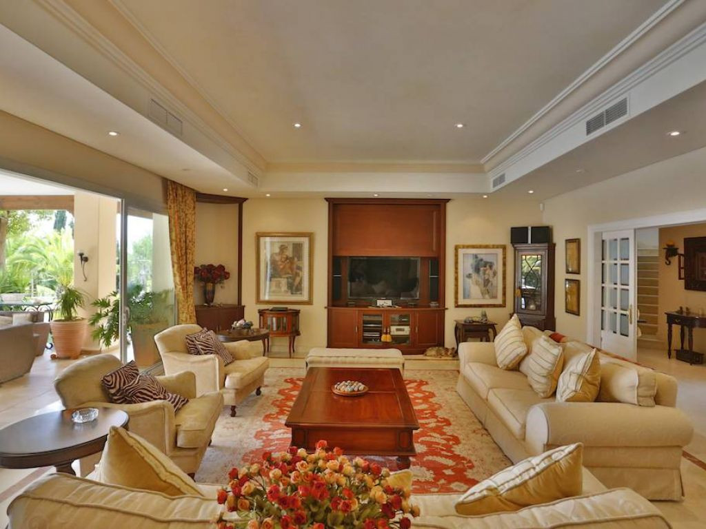 <b>Villa</b> con vistas al mar en <b>Nueva Andalucia</b> - 4