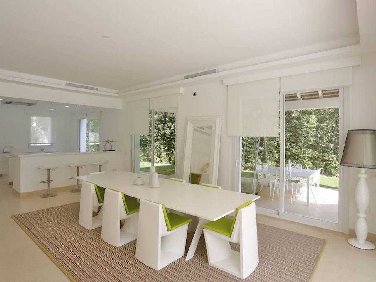 Beachside <b>Villa</b> in Estepona East, <b>Estepona</b> - 4