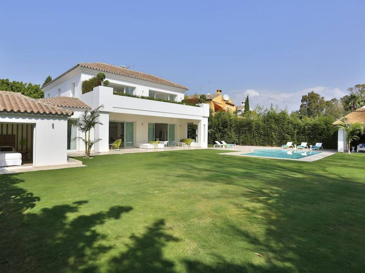 Beachside <b>Villa</b> in Estepona East, <b>Estepona</b> - 2