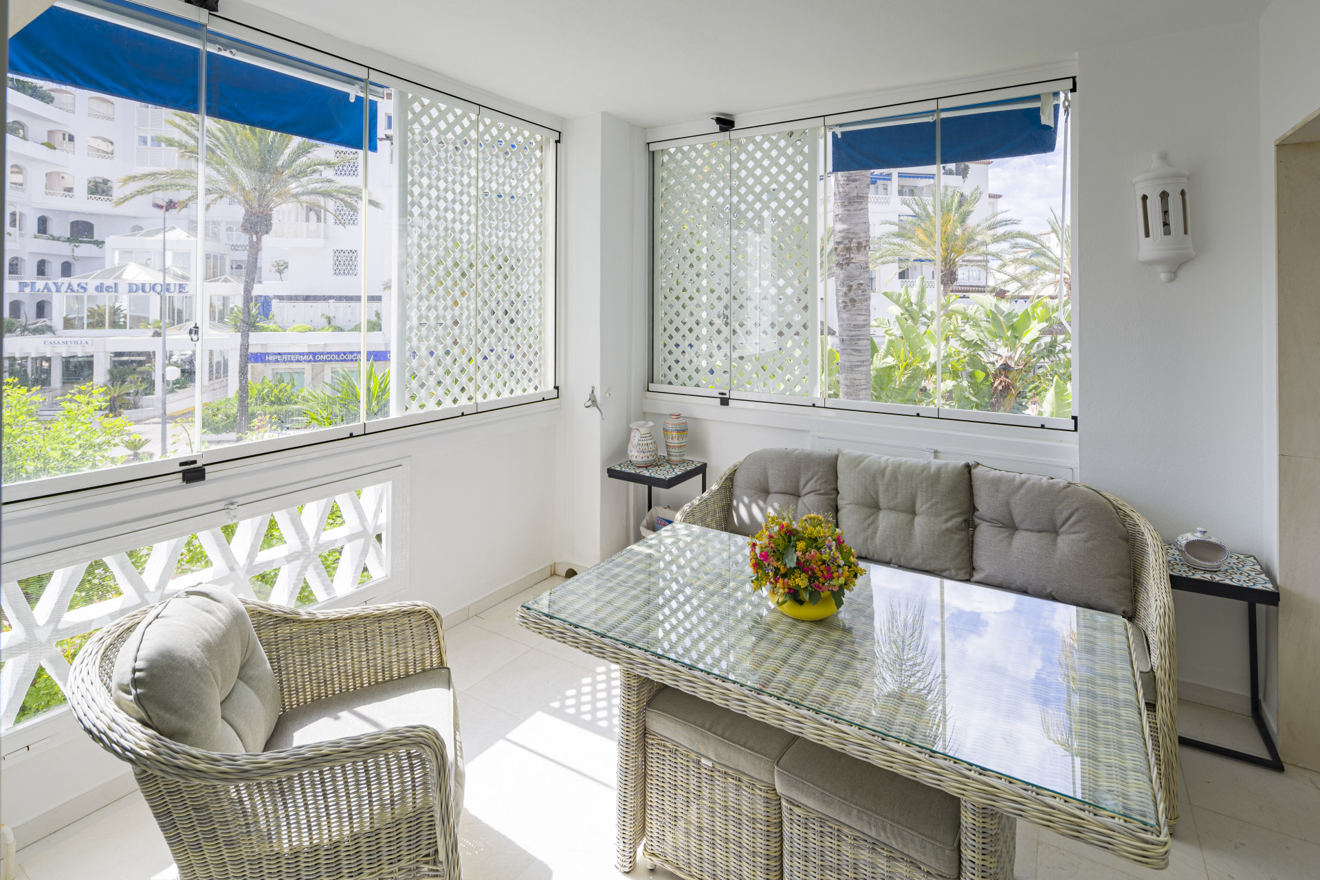 Extraordinario <b>Apartamento</b> junto al mar en Las Gaviotas, <b>Puerto Banus, Marbella</b> - 3