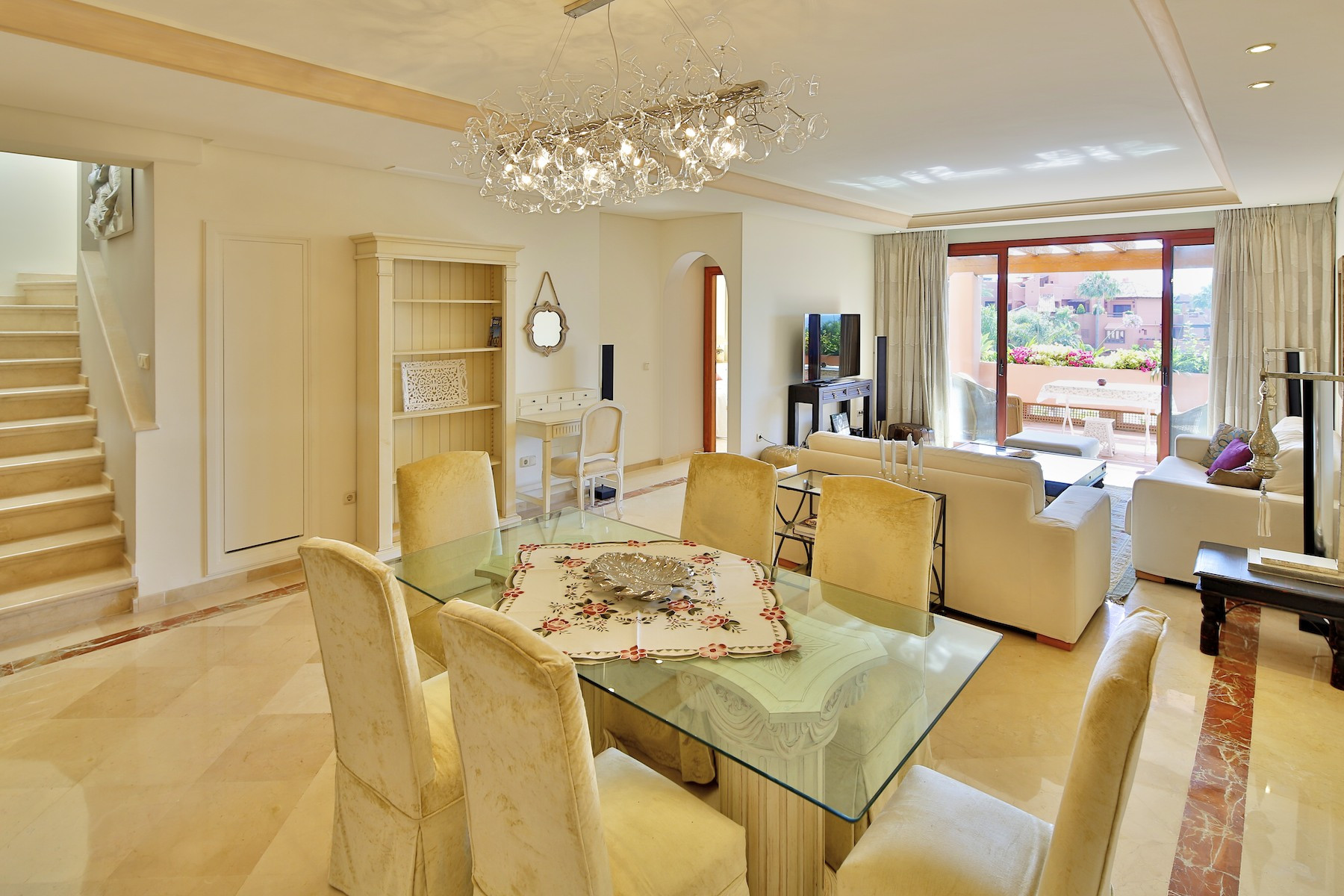 Extraordinario <b>Ático Duplex</b> en primera línea de playa en Estepona East, <b>Estepona</b> - 3