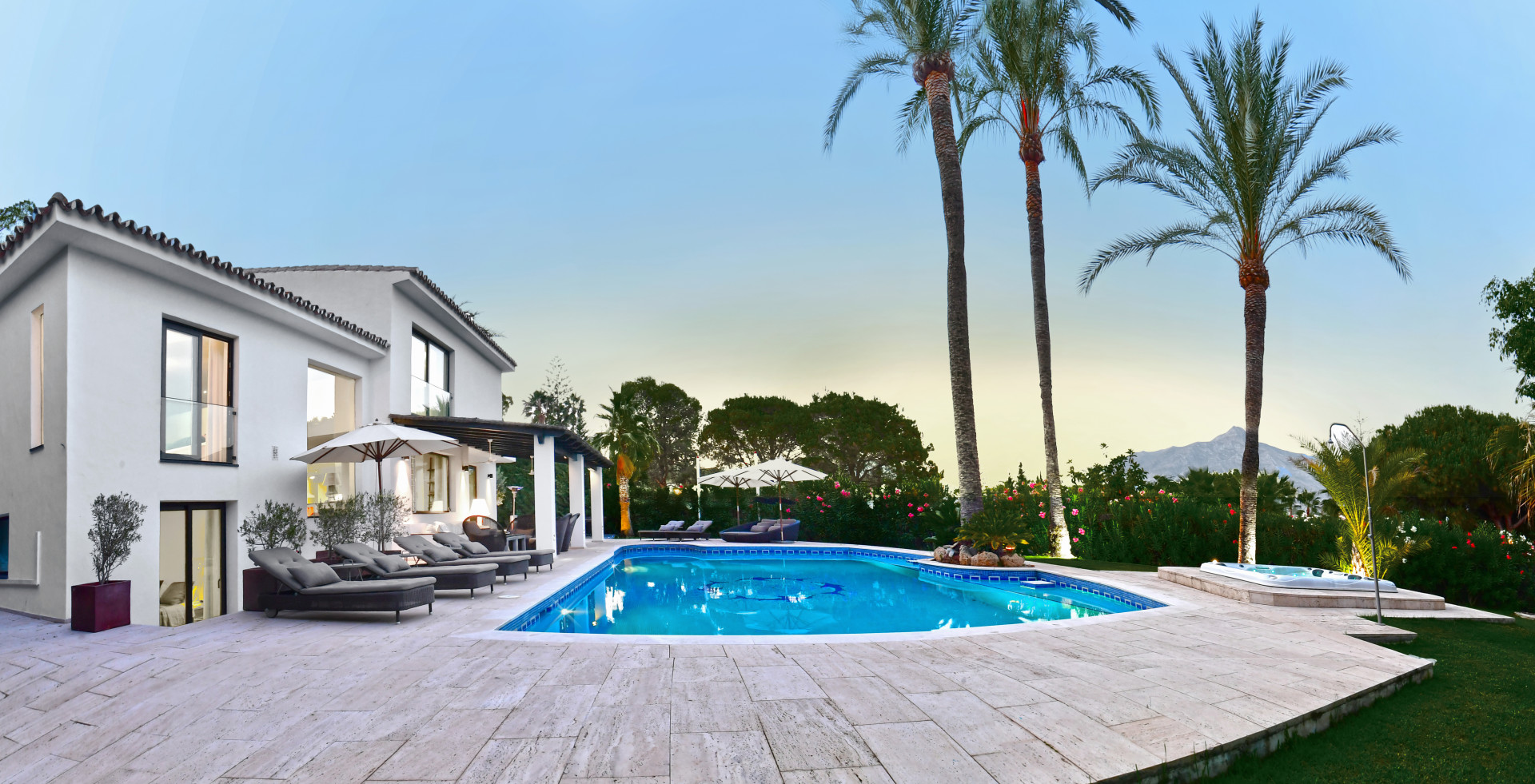 Extraordinaria <b>Villa</b> con vistas al mar en Las Brisas, <b>Nueva Andalucia</b> - 2