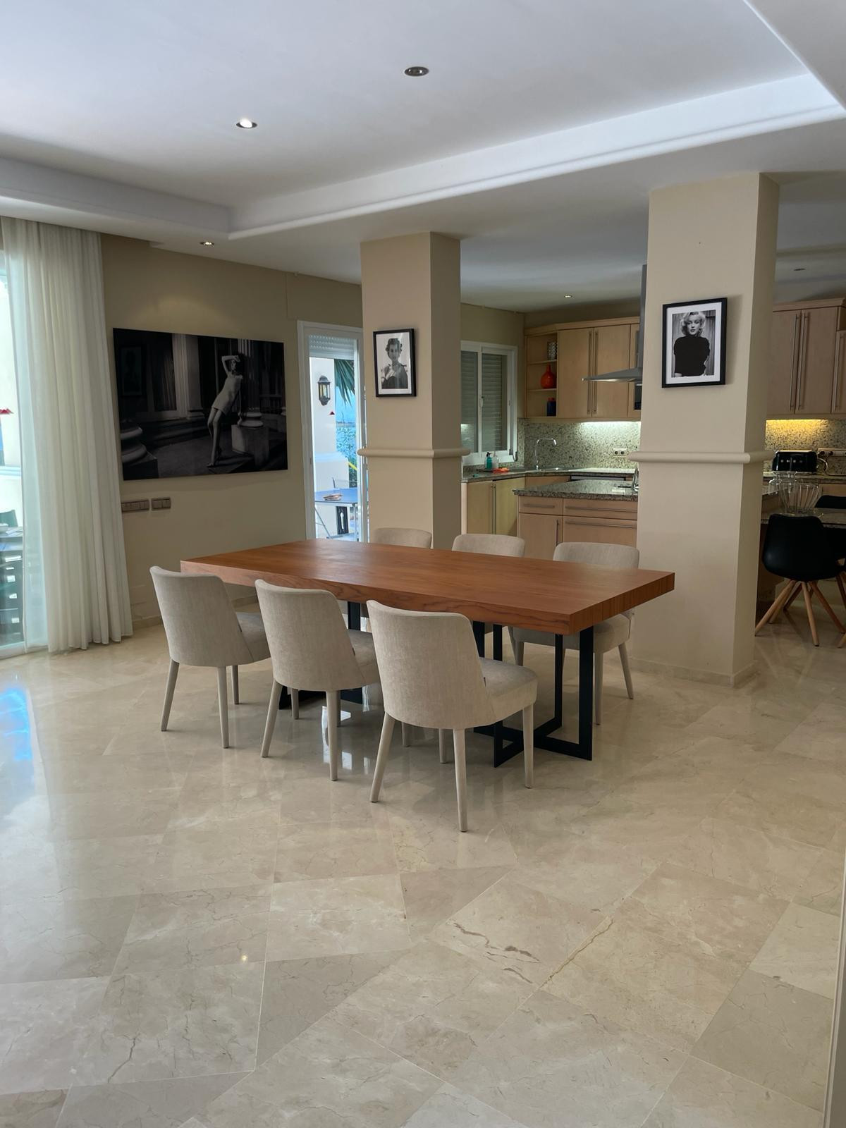 <b>Villa</b> en primera línea de golf en Rio Verde, <b>Marbella Golden Mile</b> - 4