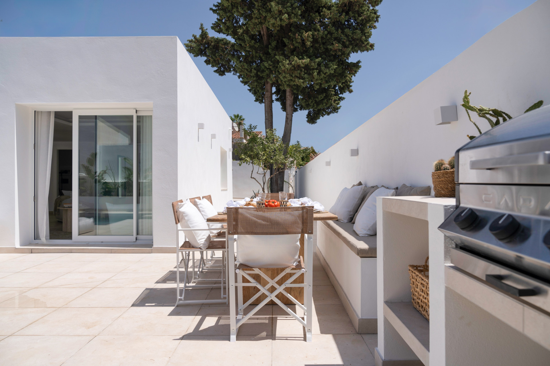 VILLA FOR SALE IN NUEVA ANDALUCIA VILLA FOR SALE IN NUEVA ANDALUCIA