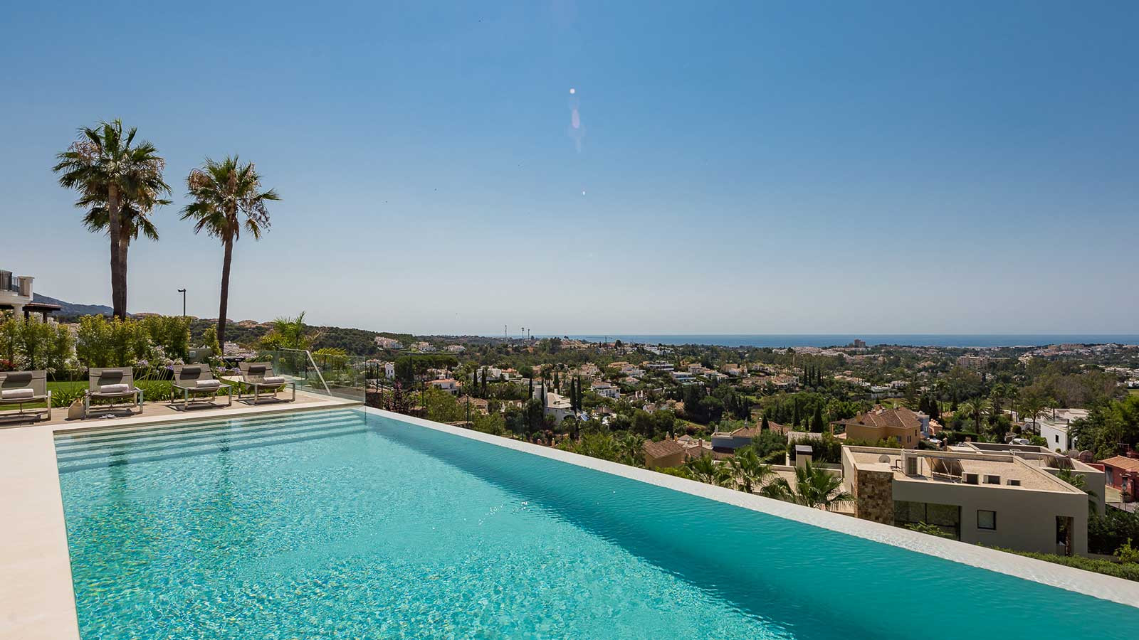 VILLA À LOUER DANS LA VALLÉE DES GOLFS DE MARBELLA VILLA À LOUER DANS LA VALLÉE DES GOLFS DE MARBELLA