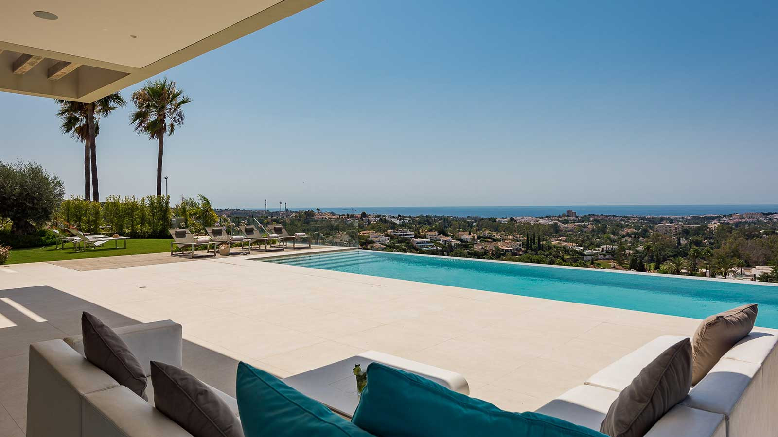 VILLA À LOUER DANS LA VALLÉE DES GOLFS DE MARBELLA VILLA À LOUER DANS LA VALLÉE DES GOLFS DE MARBELLA
