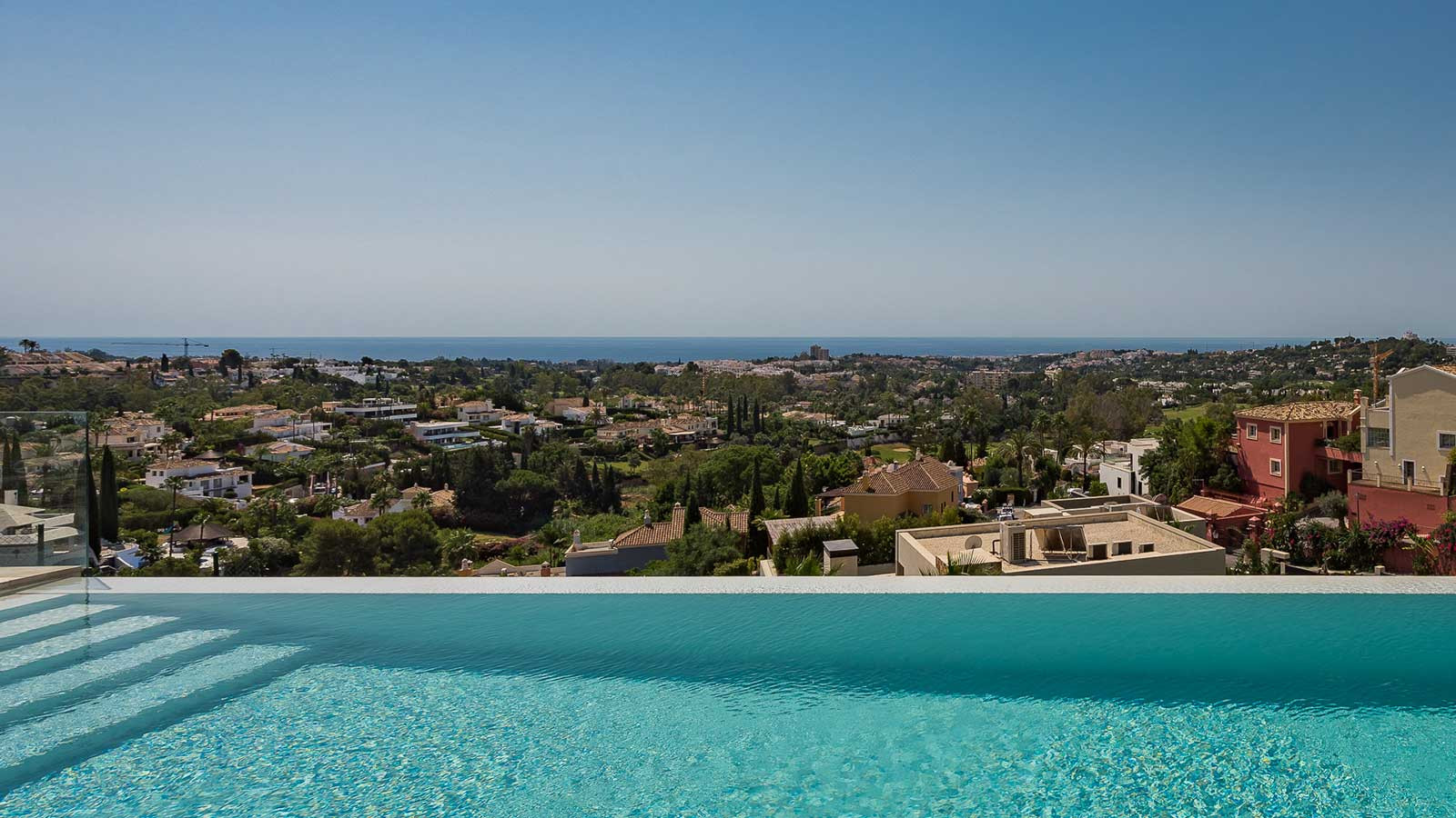 VILLA À LOUER DANS LA VALLÉE DES GOLFS DE MARBELLA VILLA À LOUER DANS LA VALLÉE DES GOLFS DE MARBELLA