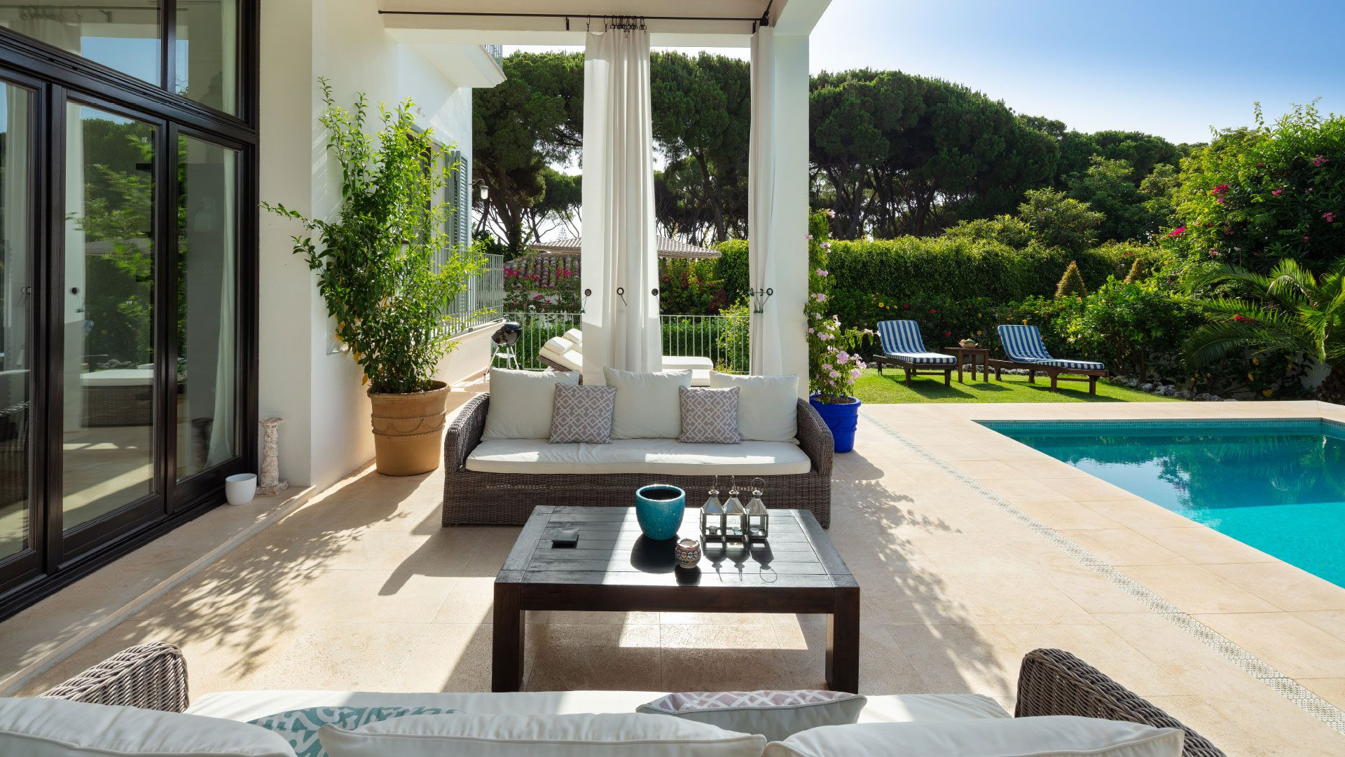 VILLA À LOUER À MARBELLA GOLDEN MILE VILLA À LOUER À MARBELLA GOLDEN MILE