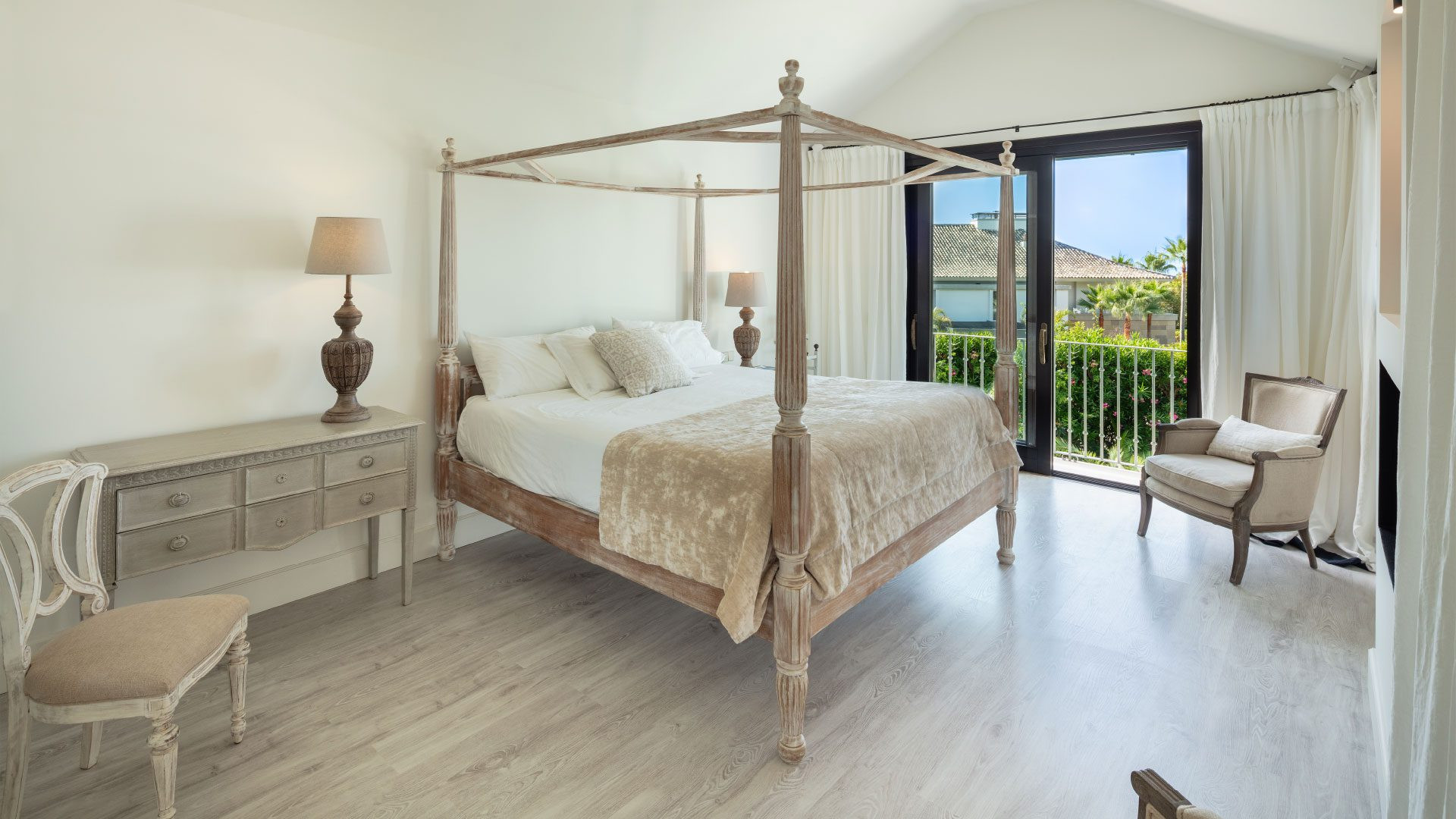 VILLA À LOUER À MARBELLA GOLDEN MILE VILLA À LOUER À MARBELLA GOLDEN MILE