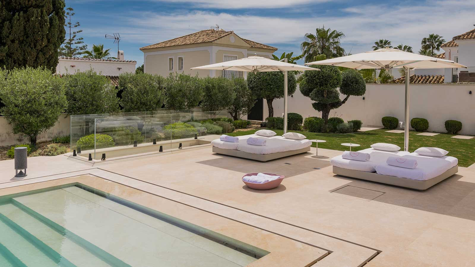 VILLA À LOUER À MARBELLA GOLDEN MILE VILLA À LOUER À MARBELLA GOLDEN MILE