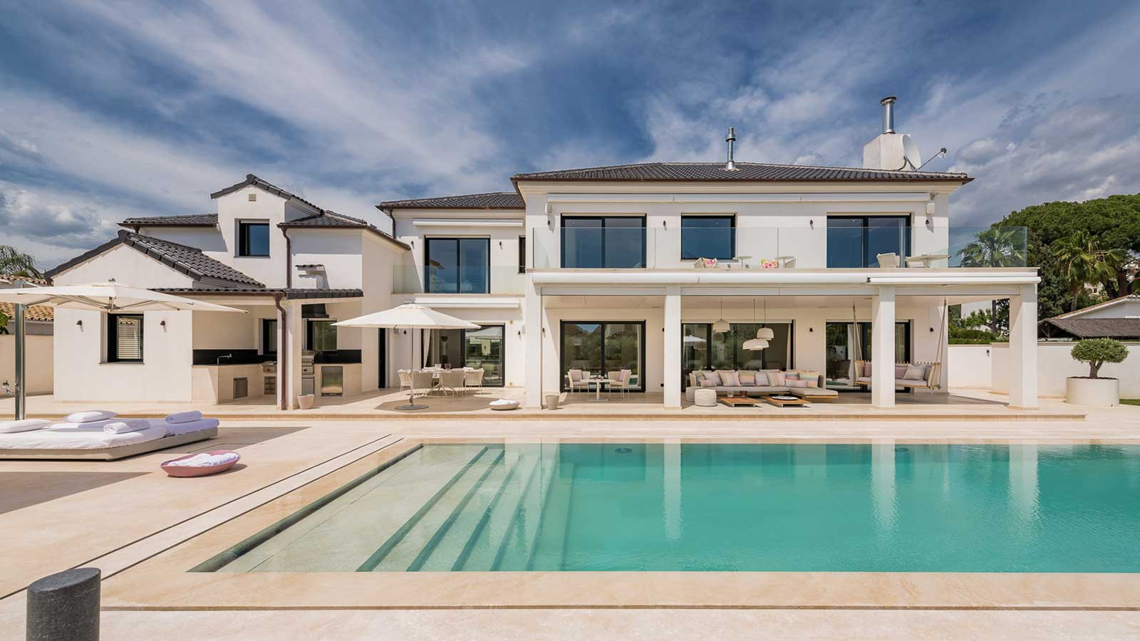 VILLA À LOUER À MARBELLA GOLDEN MILE VILLA À LOUER À MARBELLA GOLDEN MILE