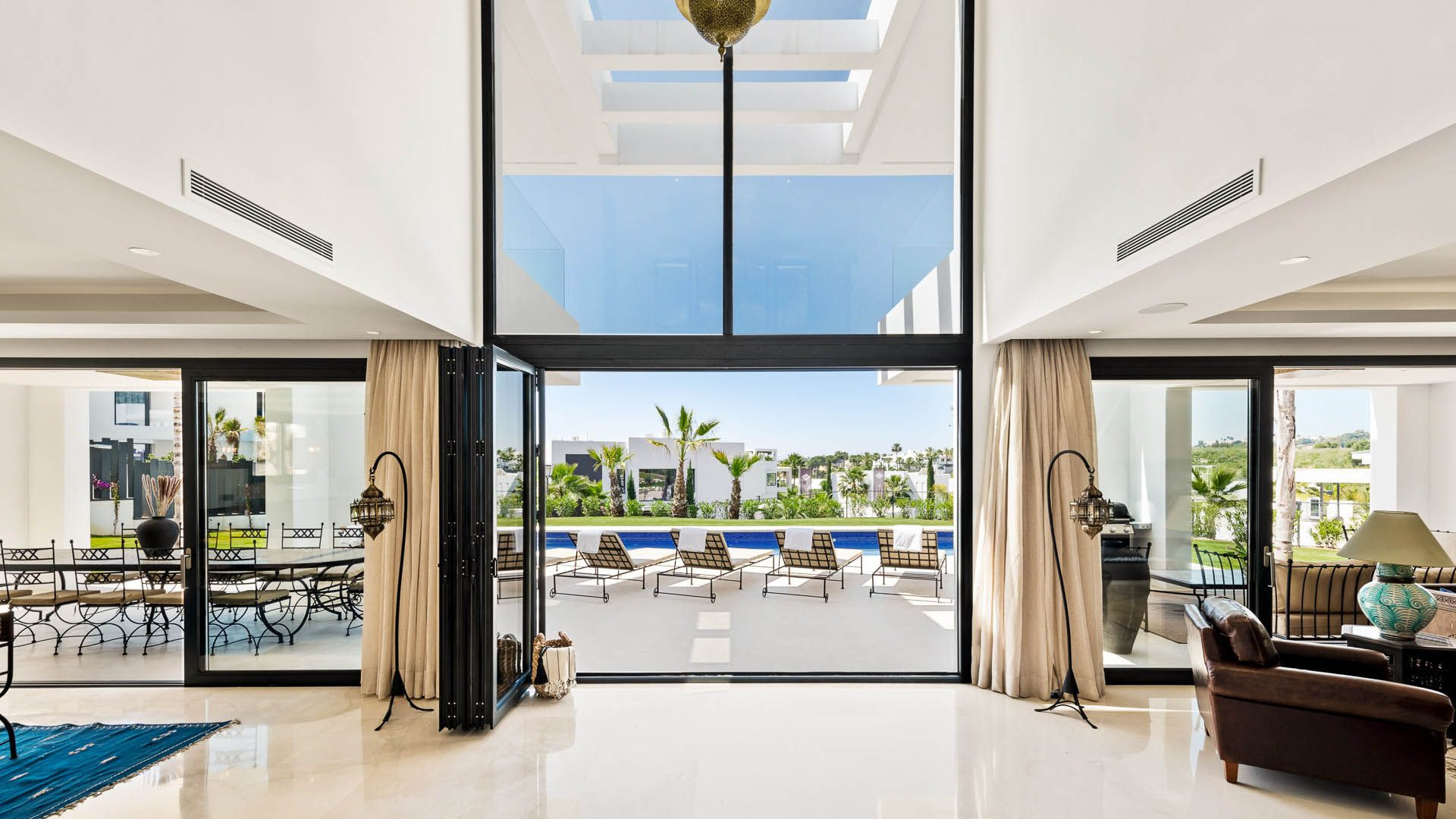 VILLA À LOUER À LOS OLIVOS VILLA À LOUER À LOS OLIVOS