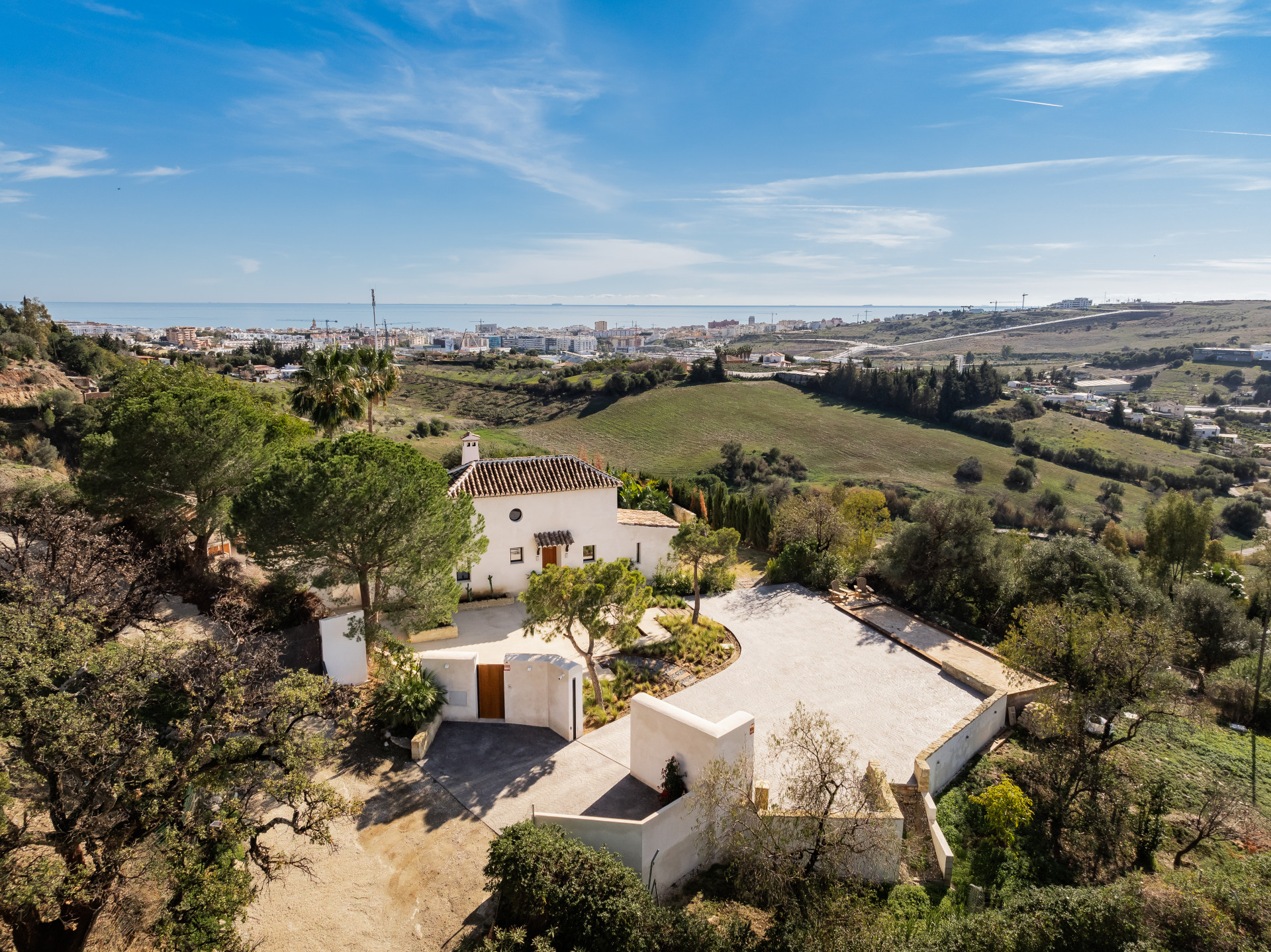 VILLA FOR SALE IN ESTEPONA VILLA FOR SALE IN ESTEPONA