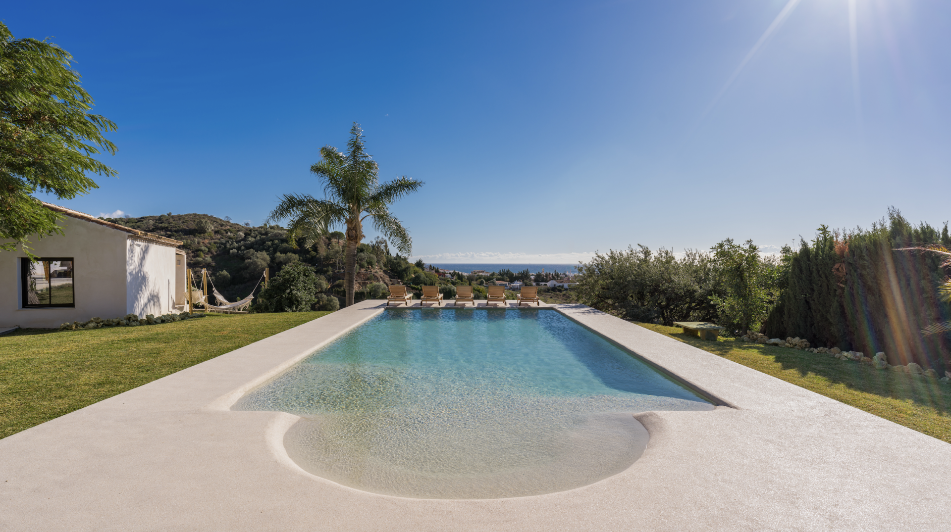 VILLA FOR SALE IN ESTEPONA VILLA FOR SALE IN ESTEPONA