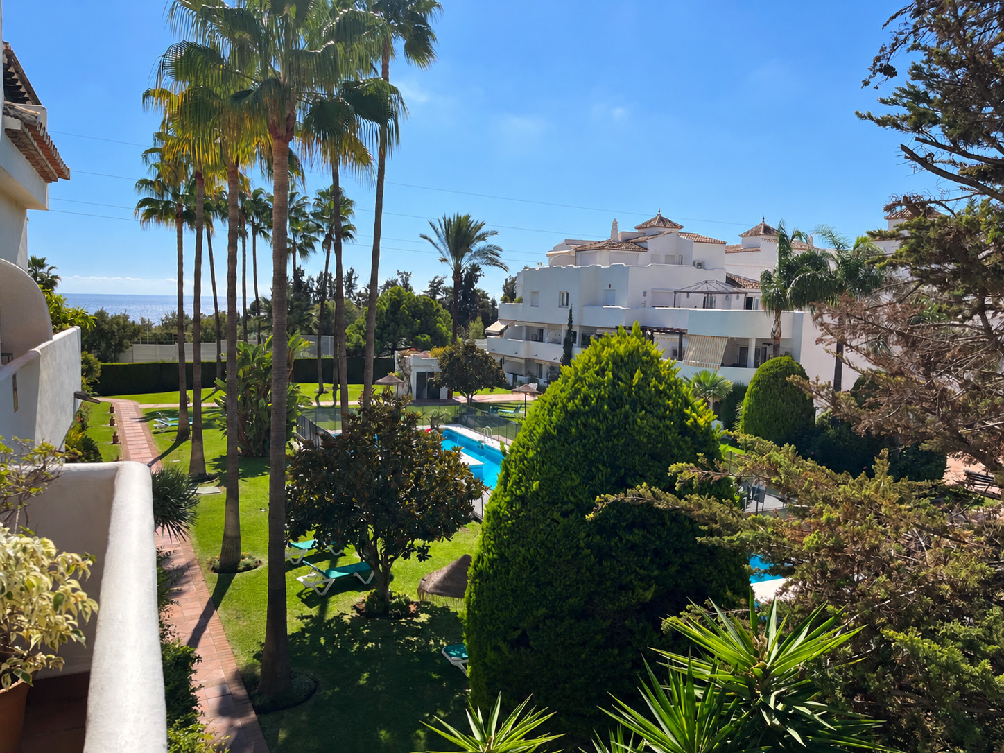 Large 3-bedroom apartment in a gated community in Nagüeles