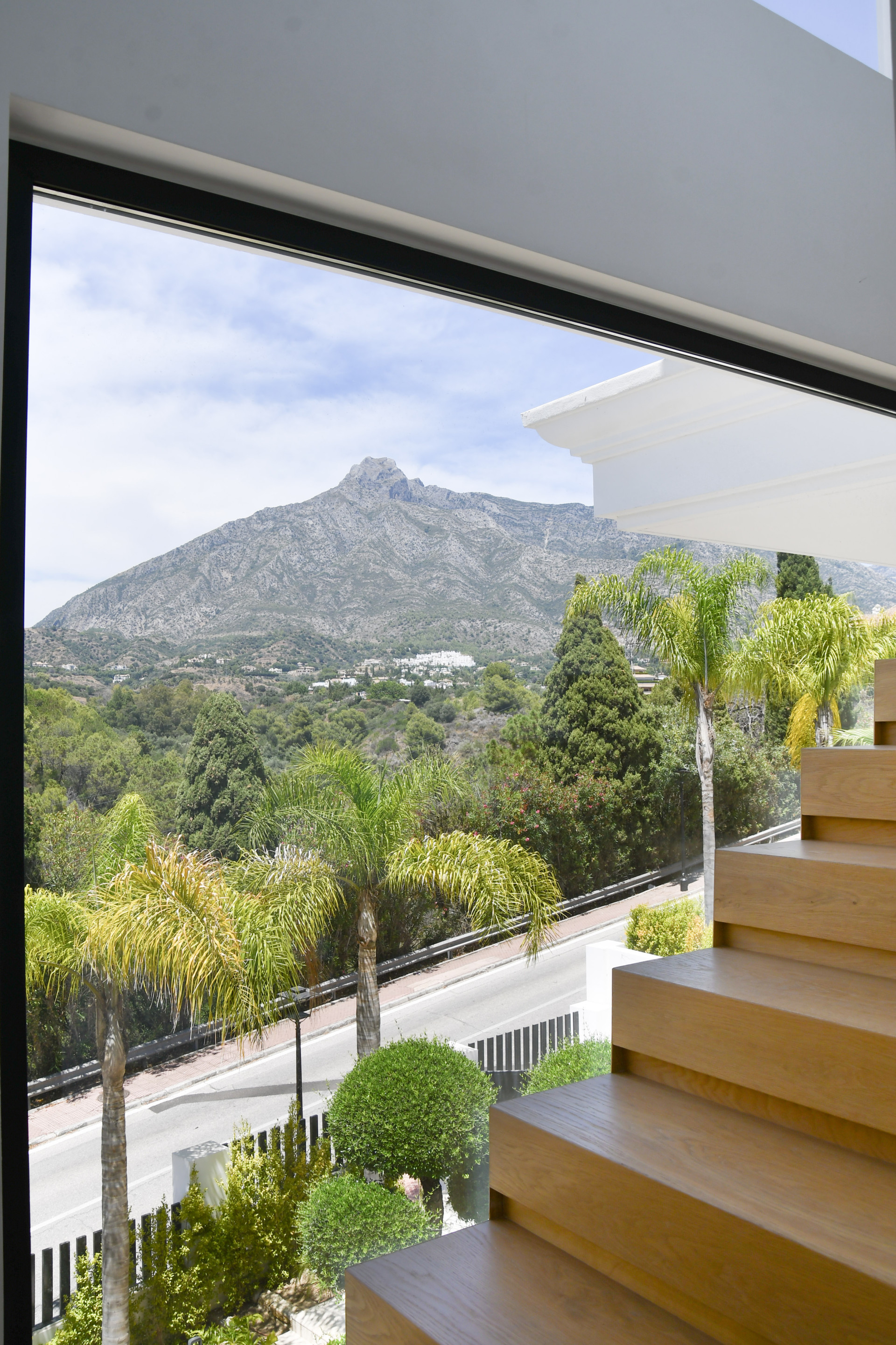 Exclusivas villas de lujo con vistas al mar en la Milla de Oro de Marbella