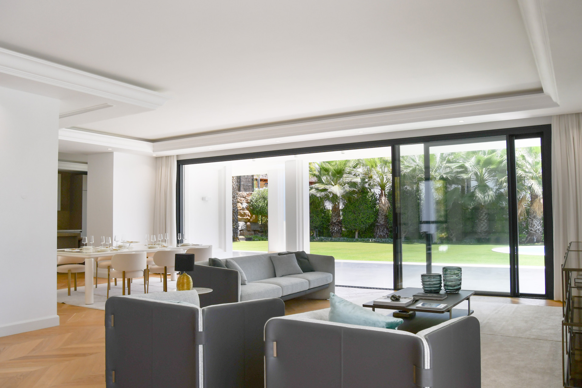 Exclusivas villas de lujo con vistas al mar en la Milla de Oro de Marbella