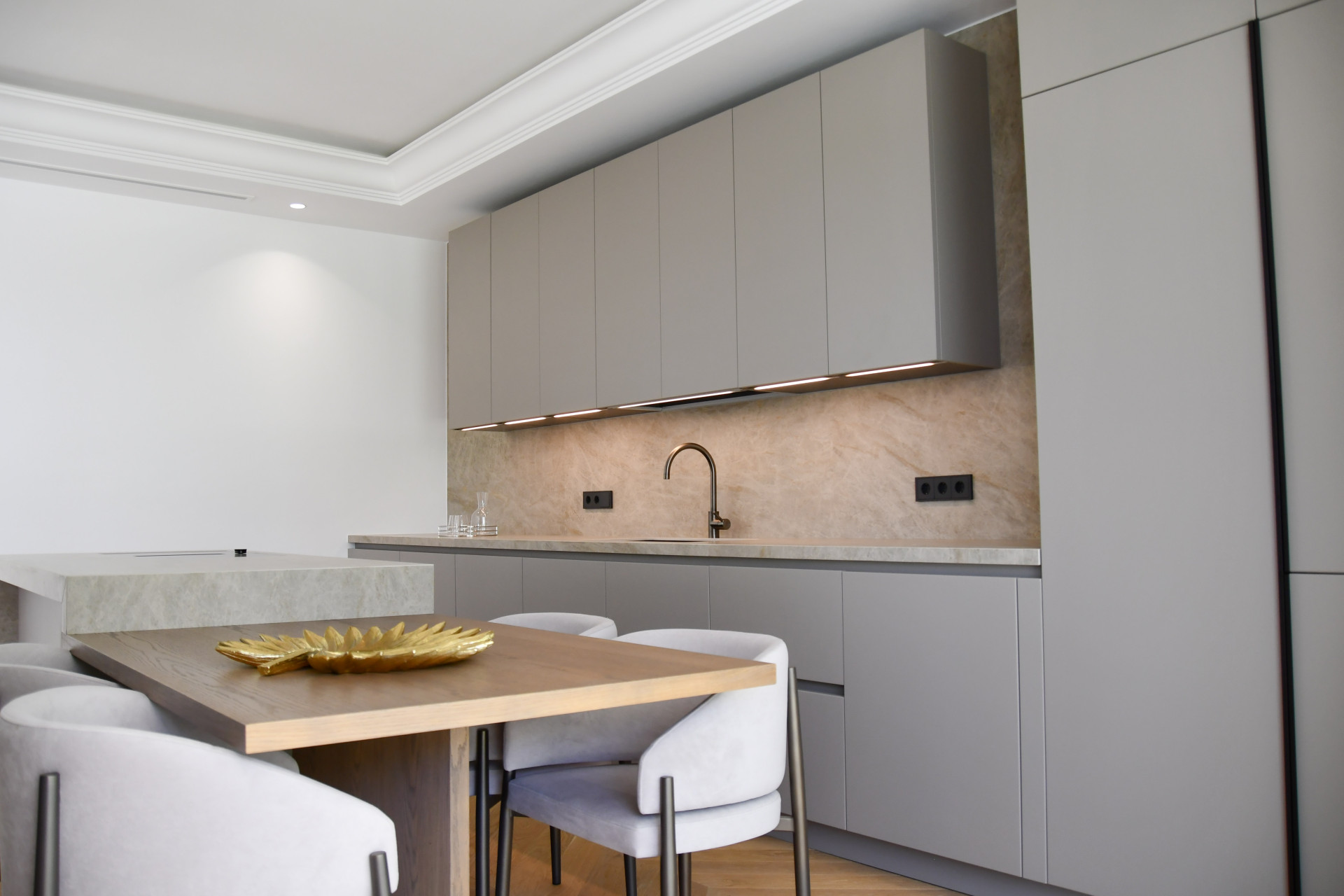 Exclusivas villas de lujo con vistas al mar en la Milla de Oro de Marbella