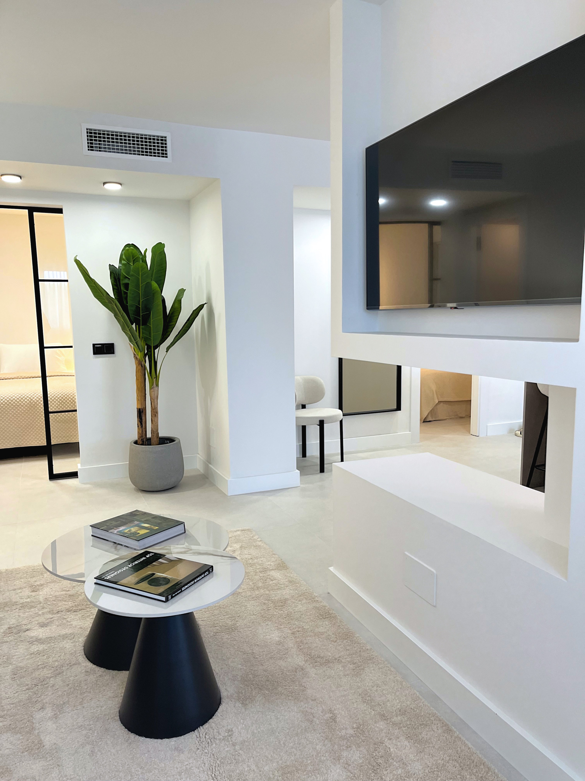 Elegante apartamento en planta baja con jardín privado en Nueva Andalucía