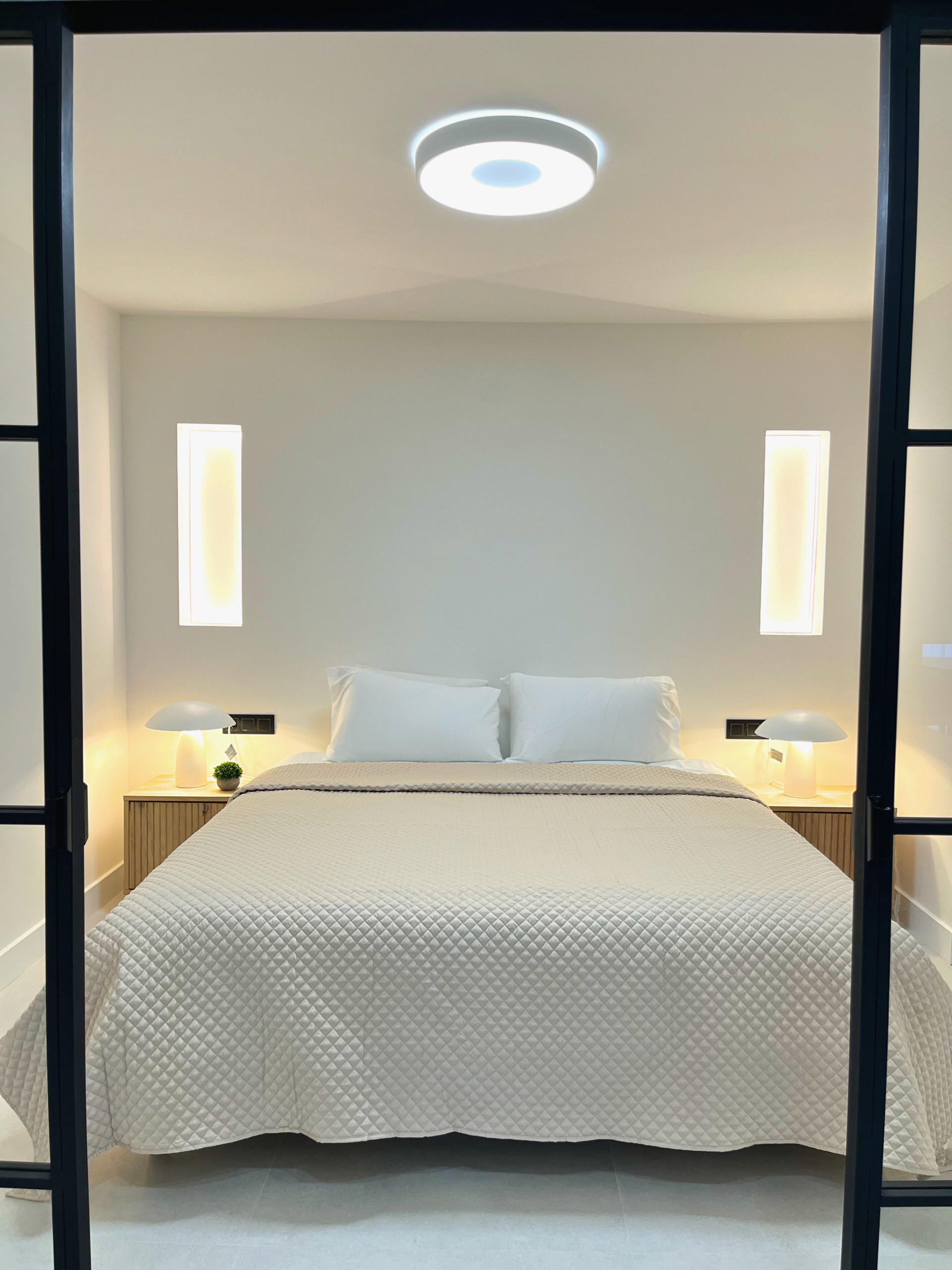 Elegante apartamento en planta baja con jardín privado en Nueva Andalucía