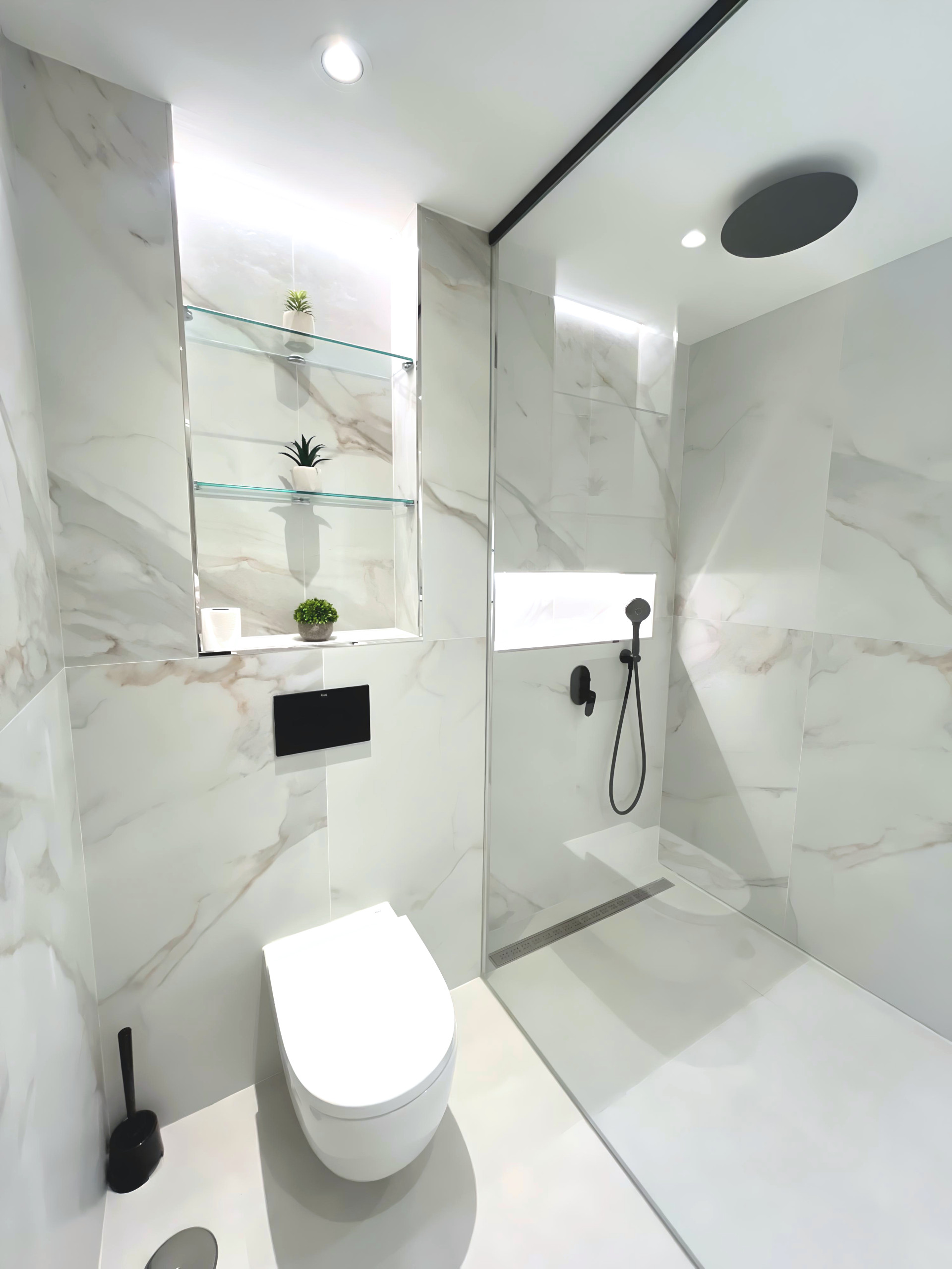Elegante apartamento en planta baja con jardín privado en Nueva Andalucía