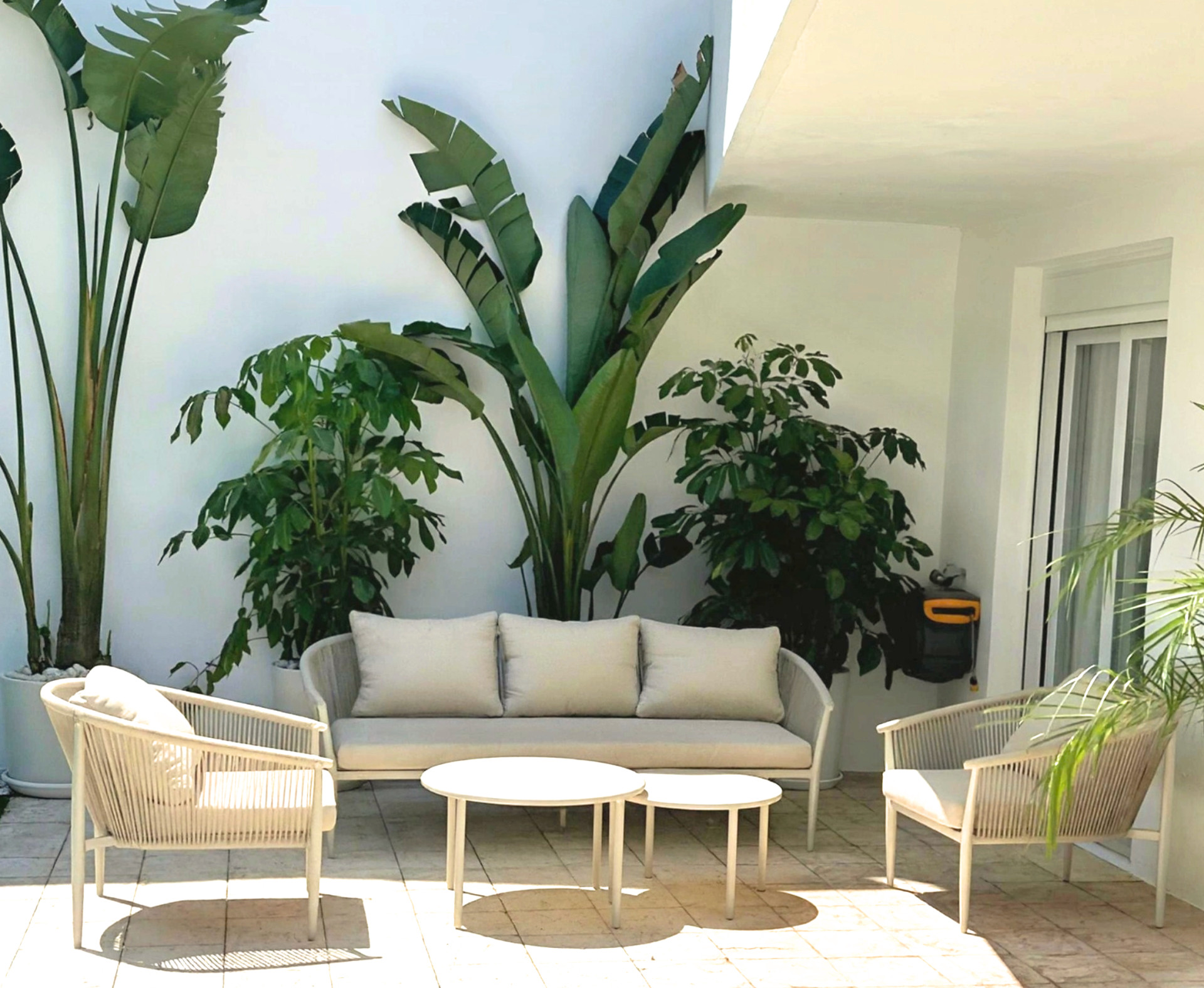 Elegante apartamento en planta baja con jardín privado en Nueva Andalucía