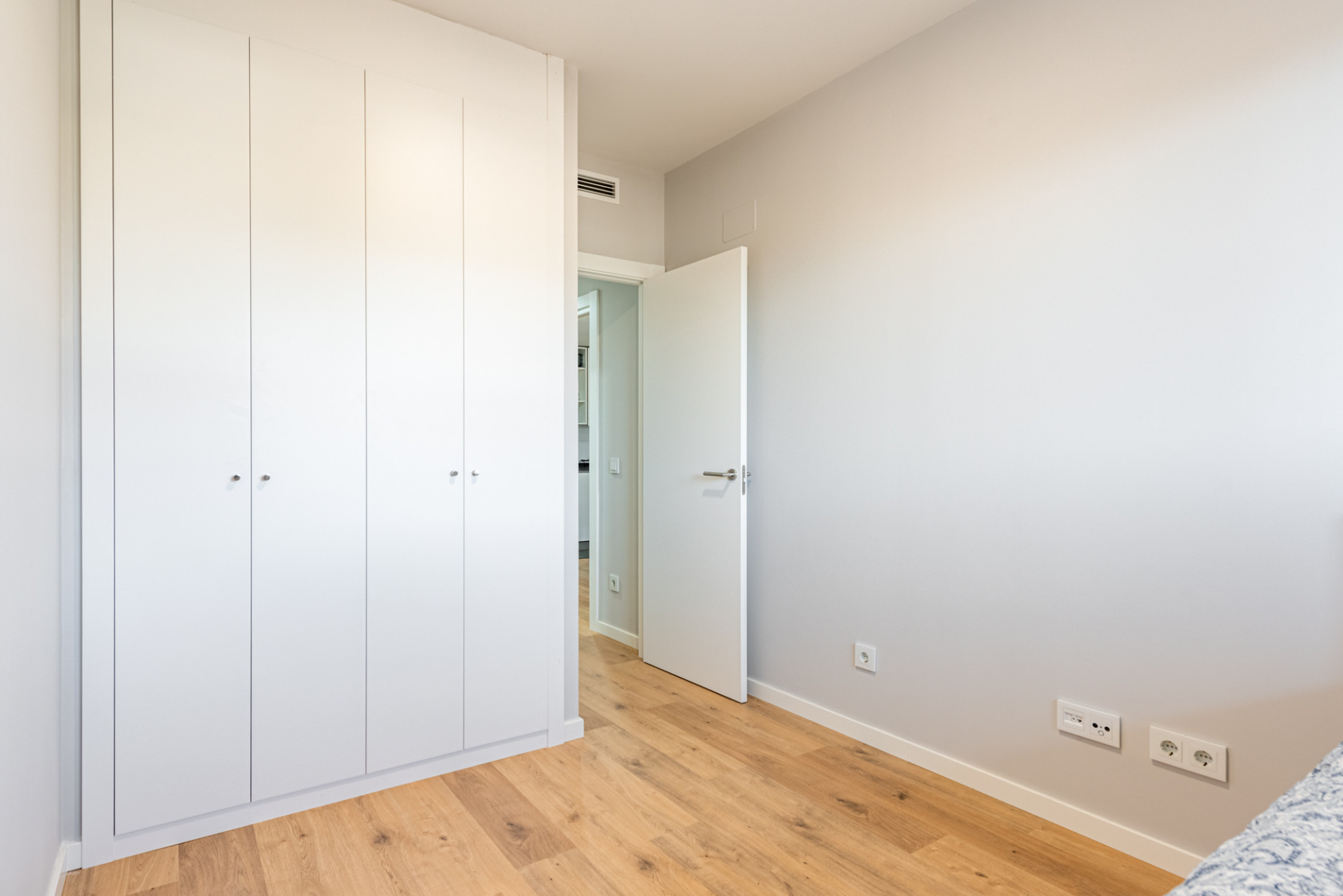 Apartamento de 3 dormitorios a estrenar en Las Lagunas, Mijas Costa