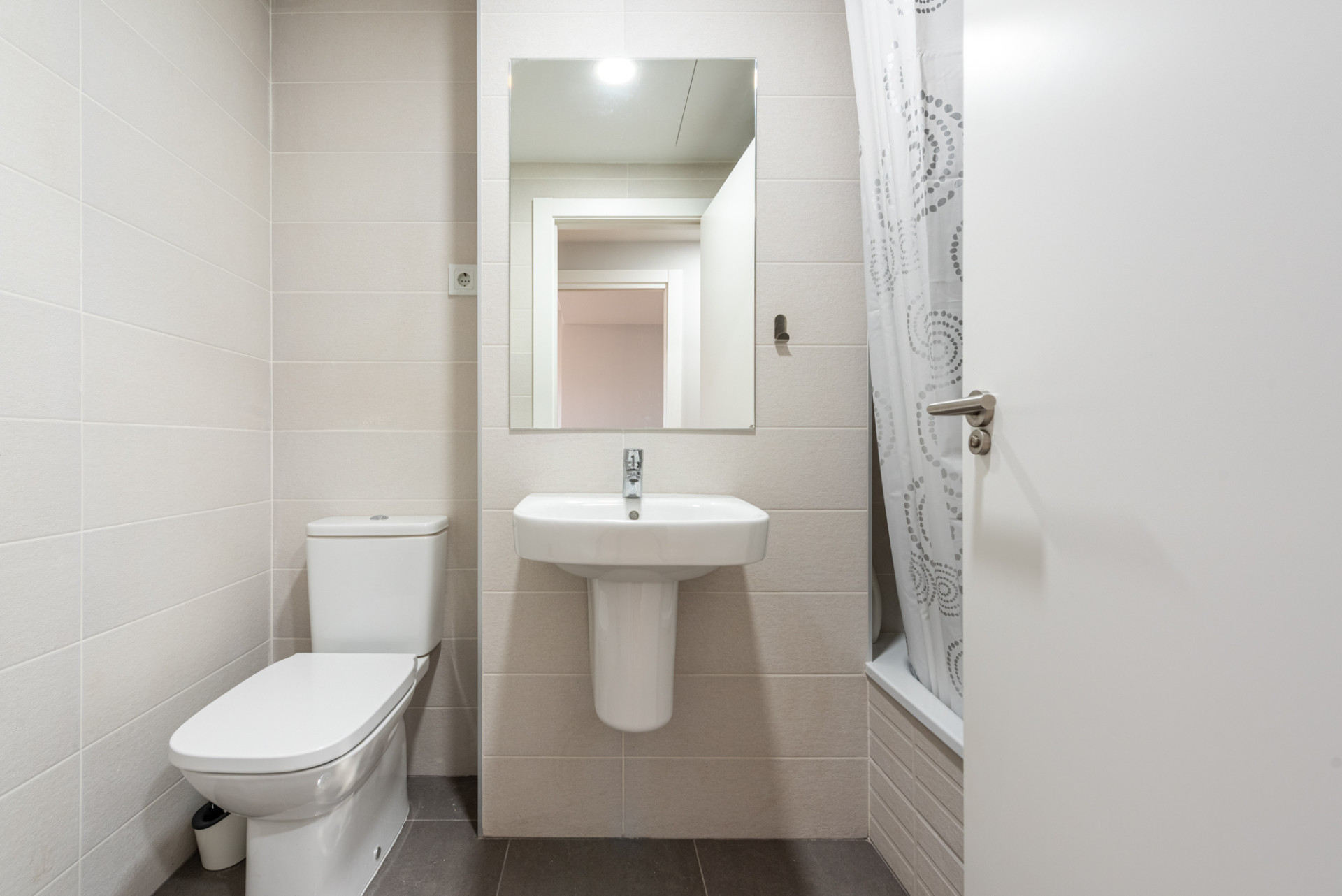 Apartamento de 3 dormitorios a estrenar en Las Lagunas, Mijas Costa