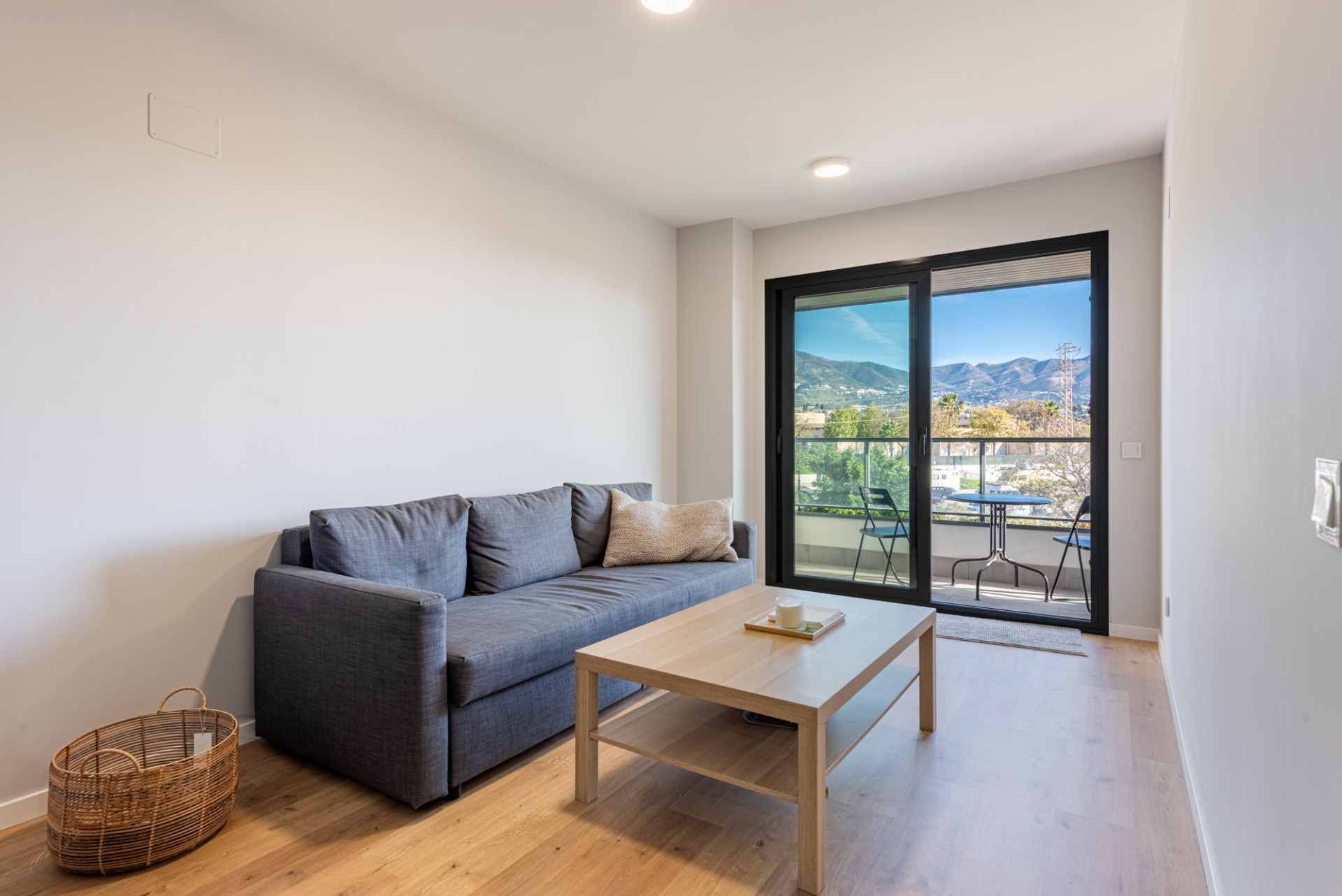 Apartamento de 3 dormitorios a estrenar en Las Lagunas, Mijas Costa