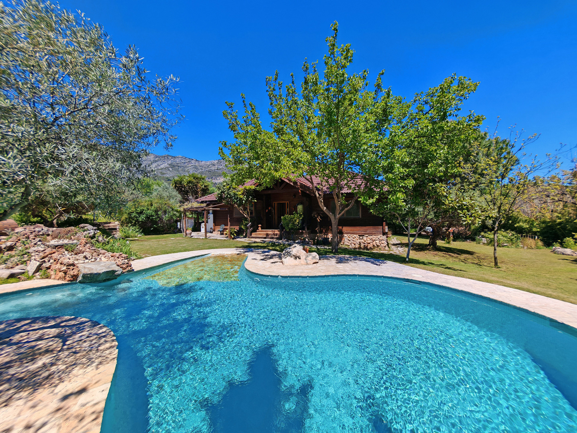 Finca for sale in Ojen with a wooden house and private swimming pool