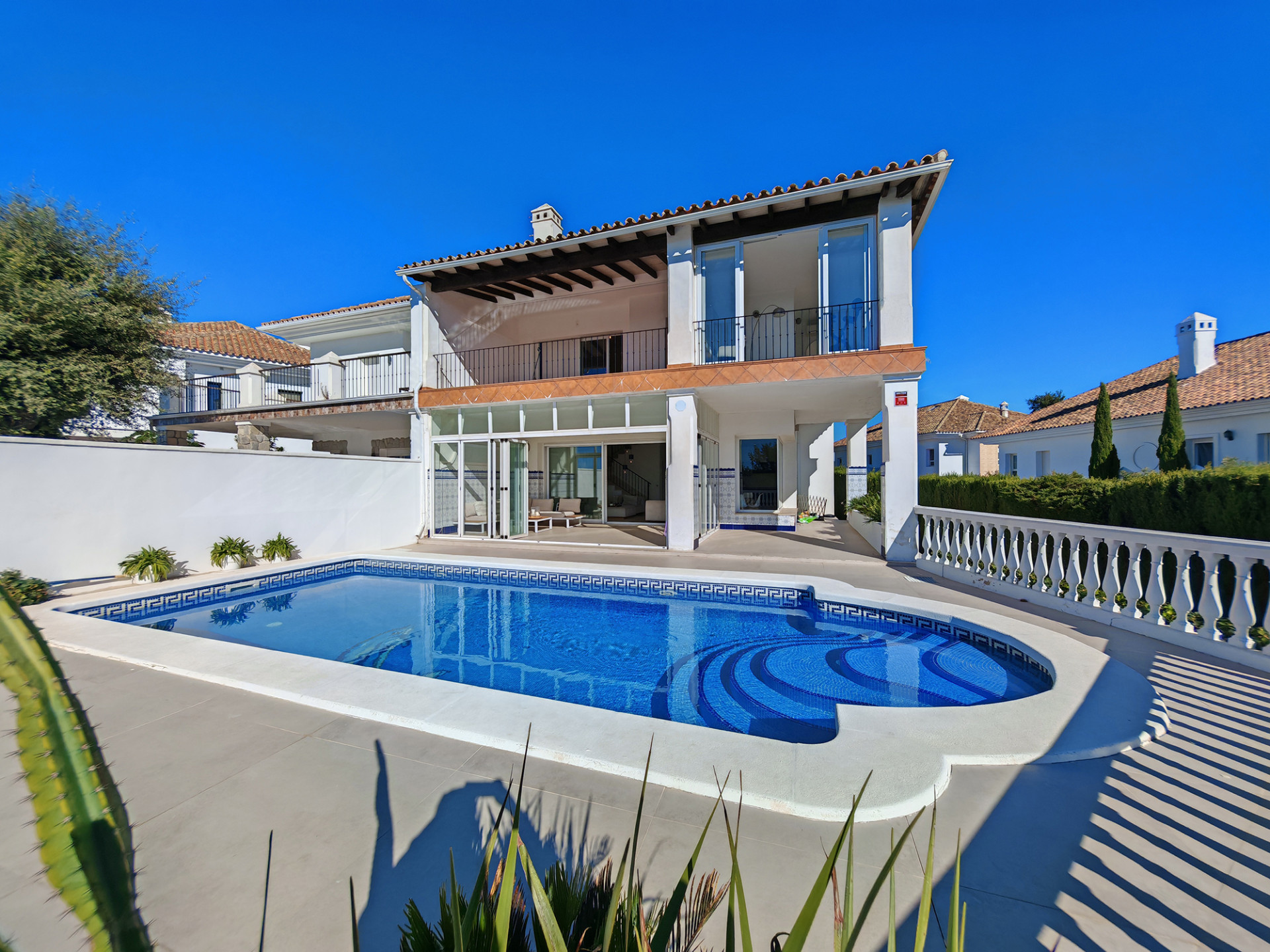 Elegant four-bedroom townhouse for sale in La Mairena, Marbella East, with sea and mountain views