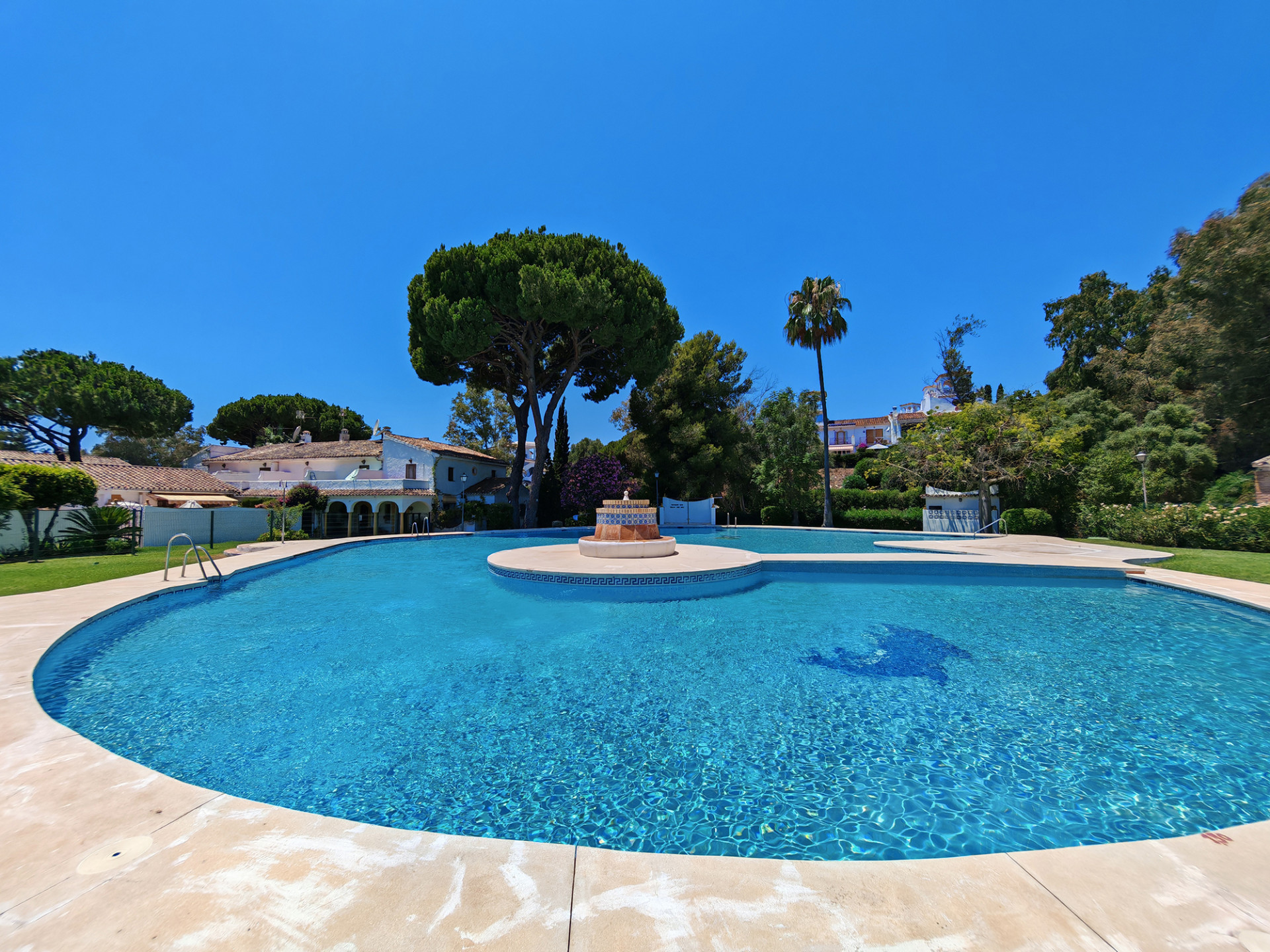 Two-bedroom townhouse for sale in Elviria, Marbella within walking distance of the beach and amenities