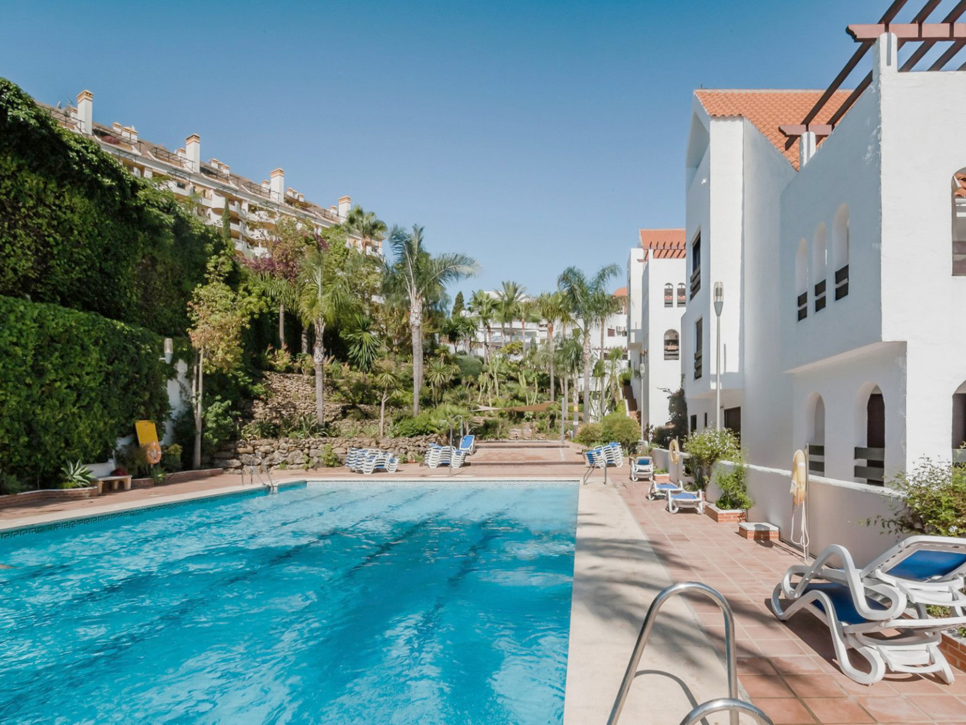 Two-bedroom apartment with mountain views for sale in Nueva Andalucia, Marbella