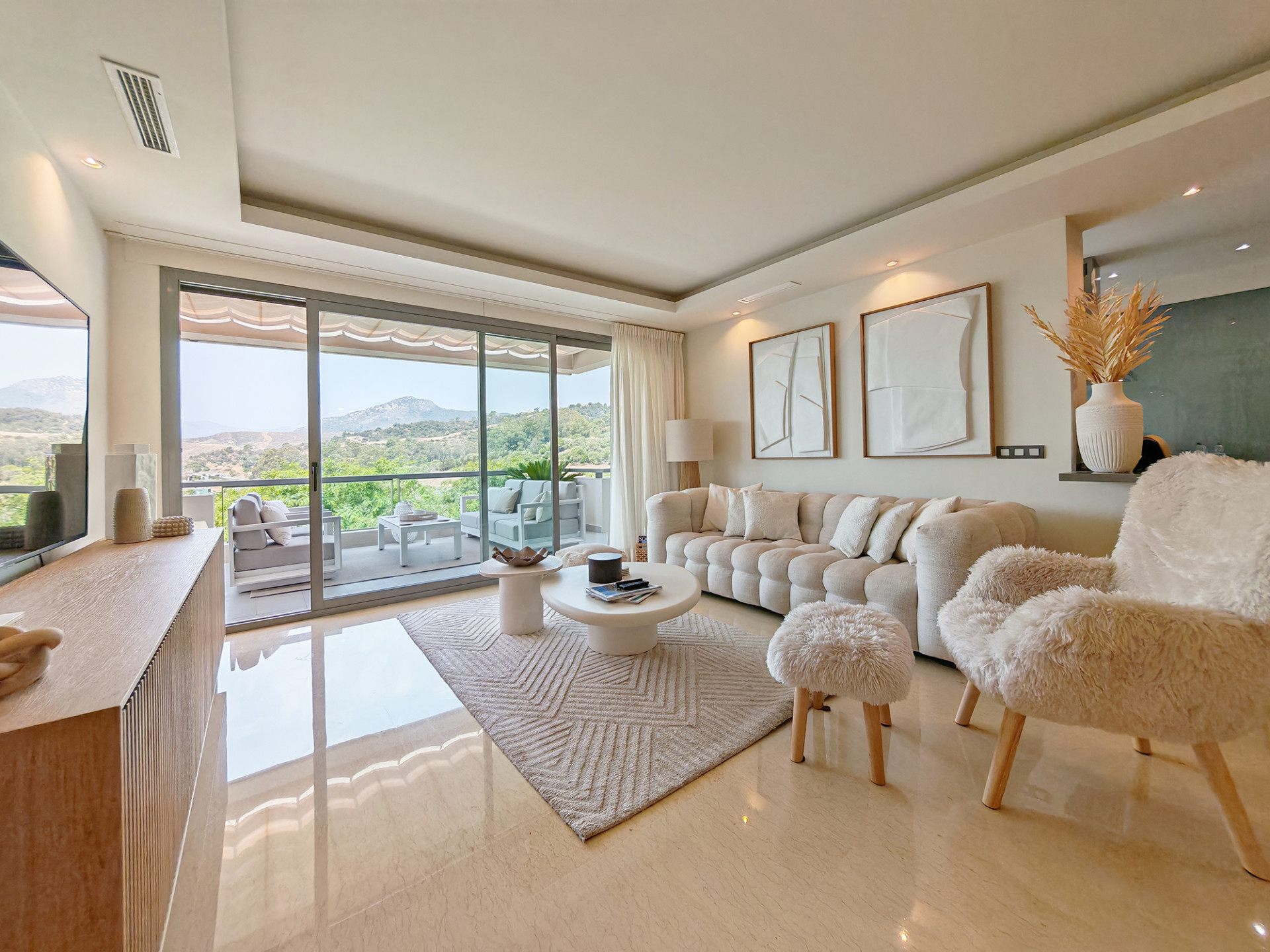 Modern luxury apartment for sale in Los Arrayanes Golf, Benahavís with panoramic sea views