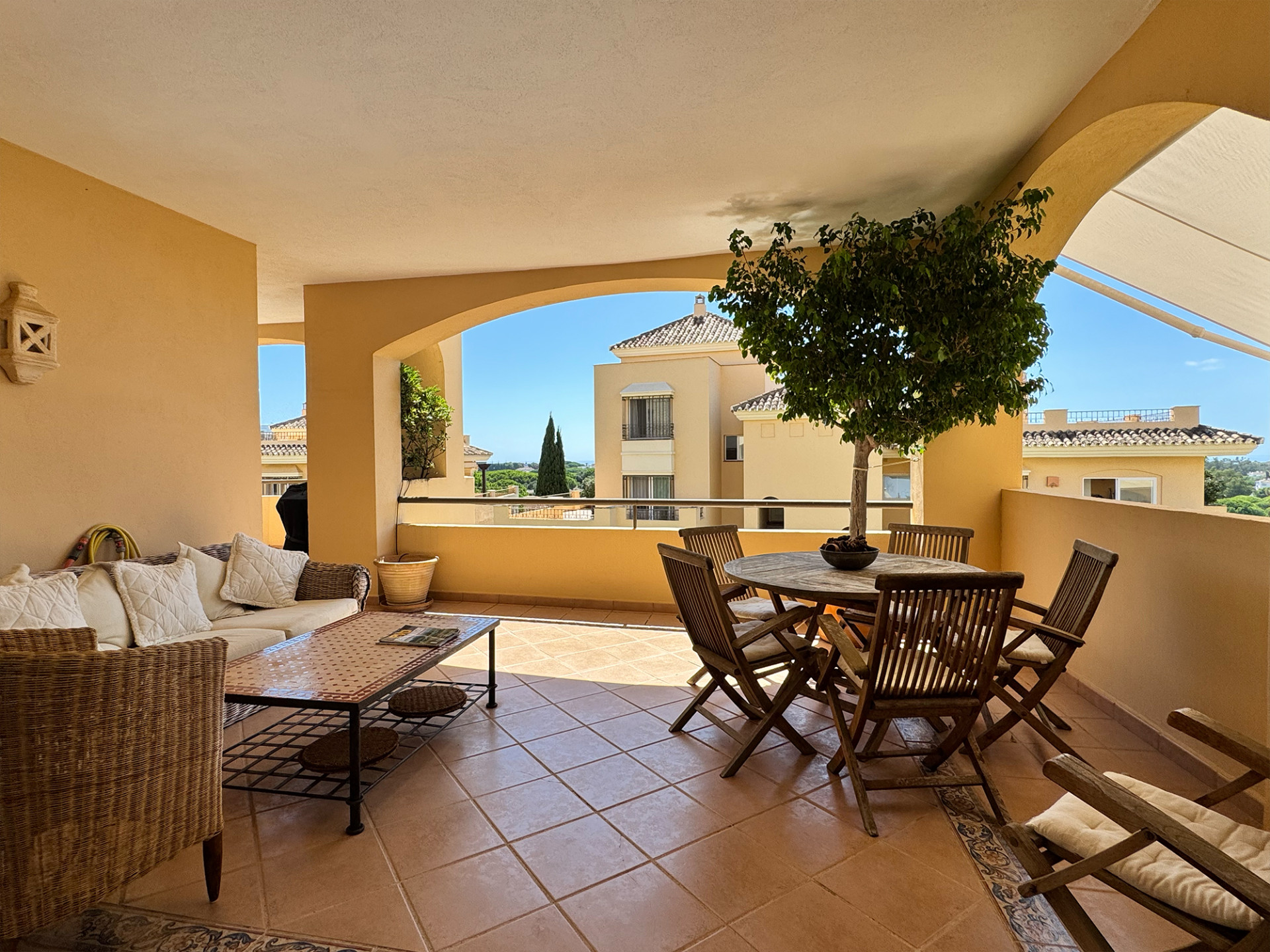 South-facing apartment for sale in Hacienda Elviria, Marbella East within walking distance of the beach