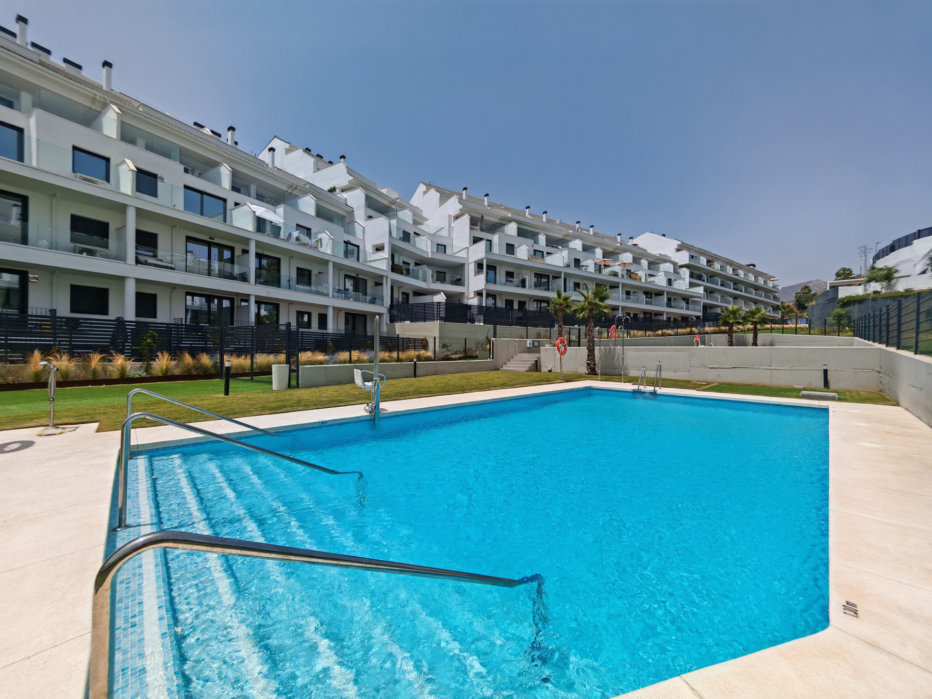 Brand-new ground floor duplex apartment for sale in Torreblanca, Fuengirola with private garden and resort-inspired amenities