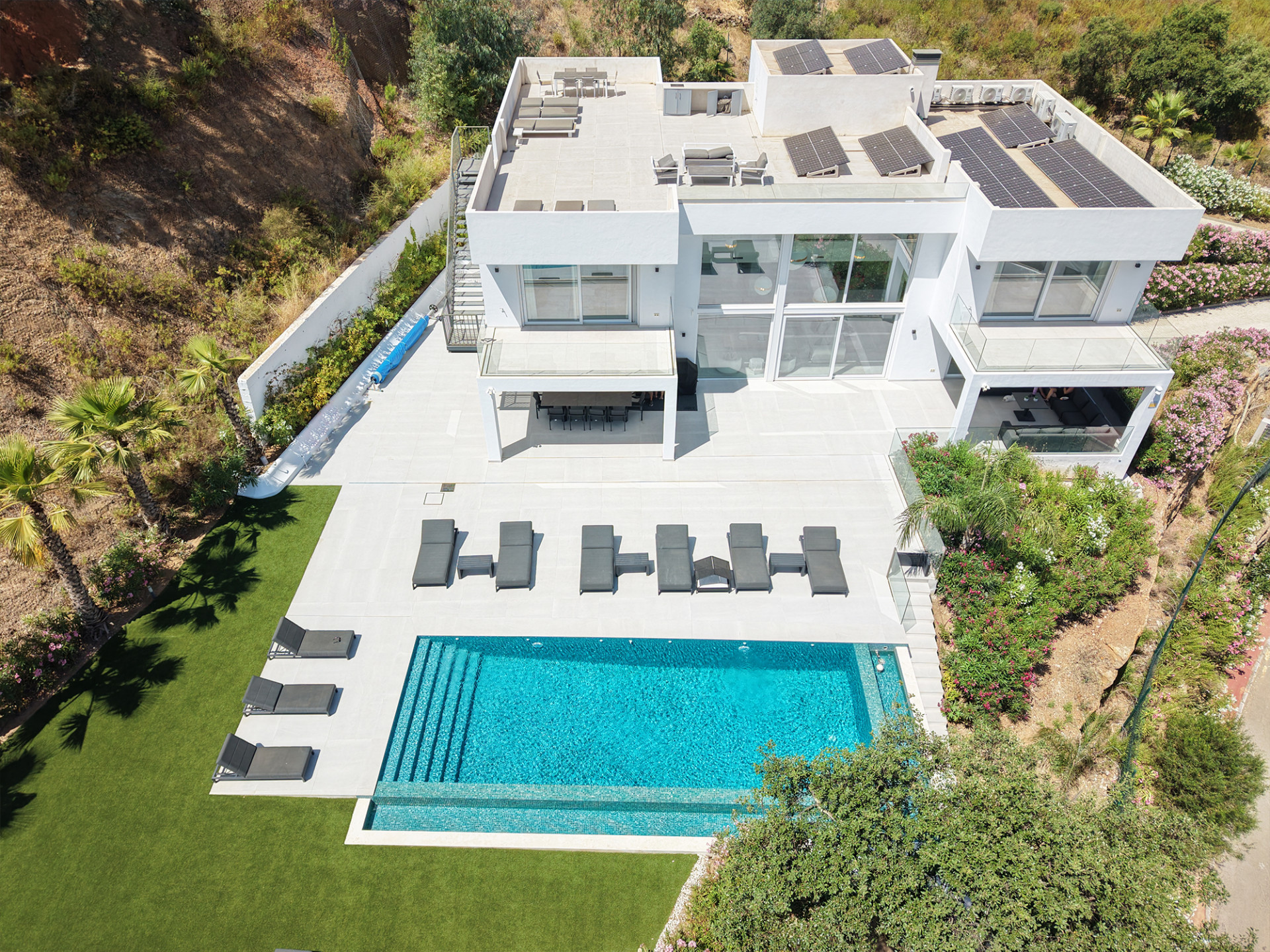 Villa in Artola - Image 2