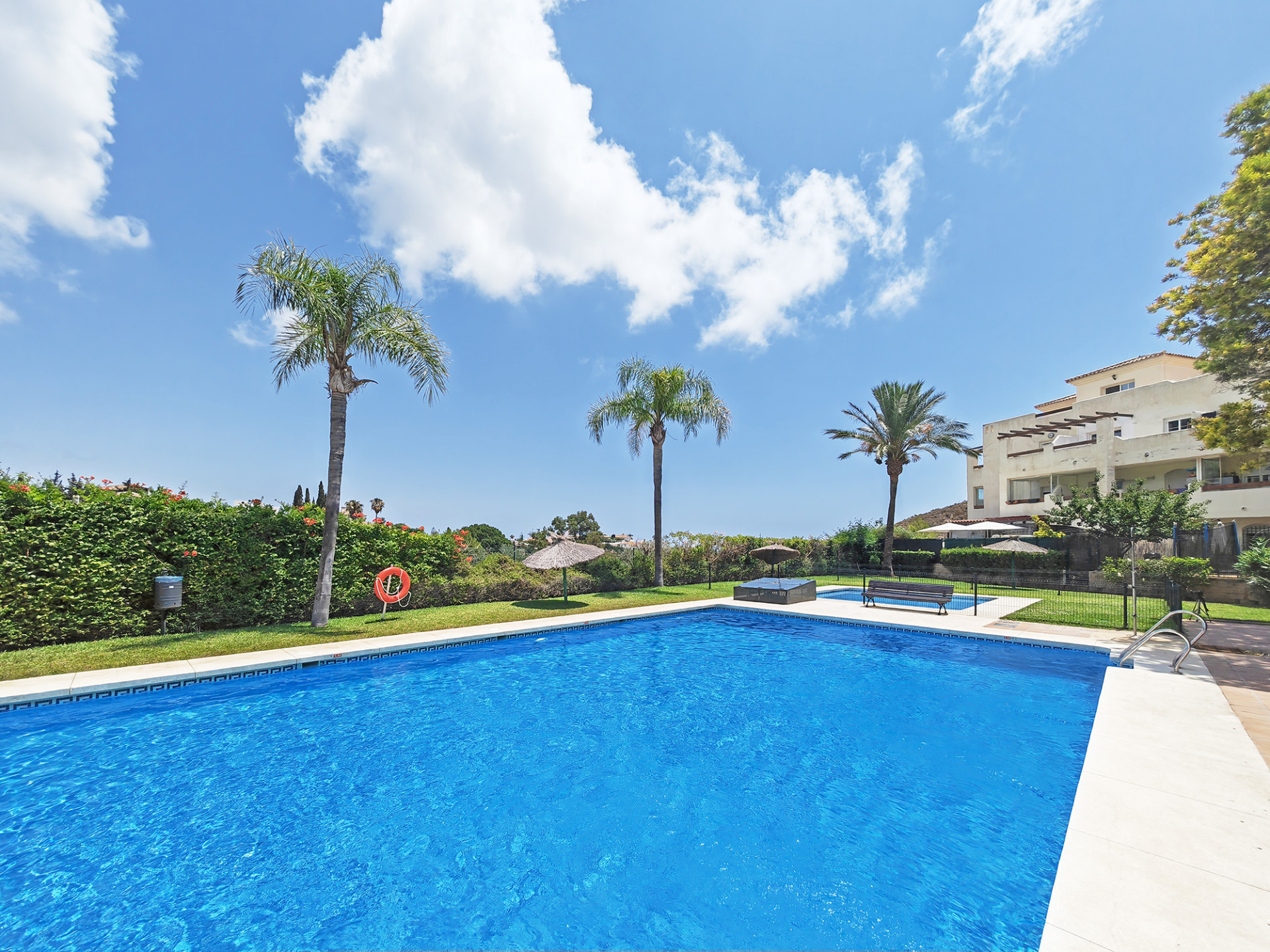 Penthouse for sale in Benalmadena with panoramic golf, sea and mountain views