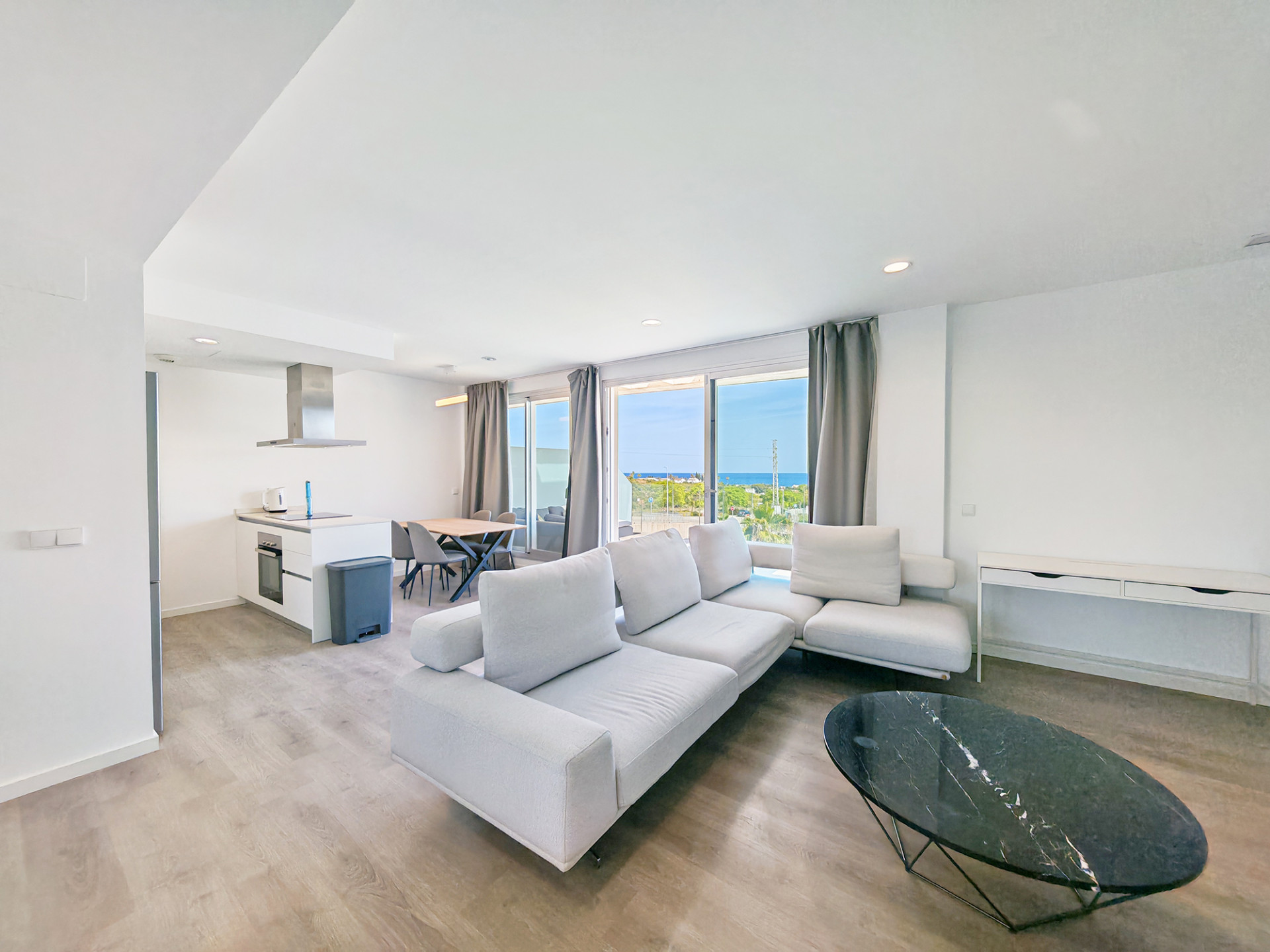 Stunning Modern 2 Bedroom Penthouse for Long-Term Rental – West of Estepona