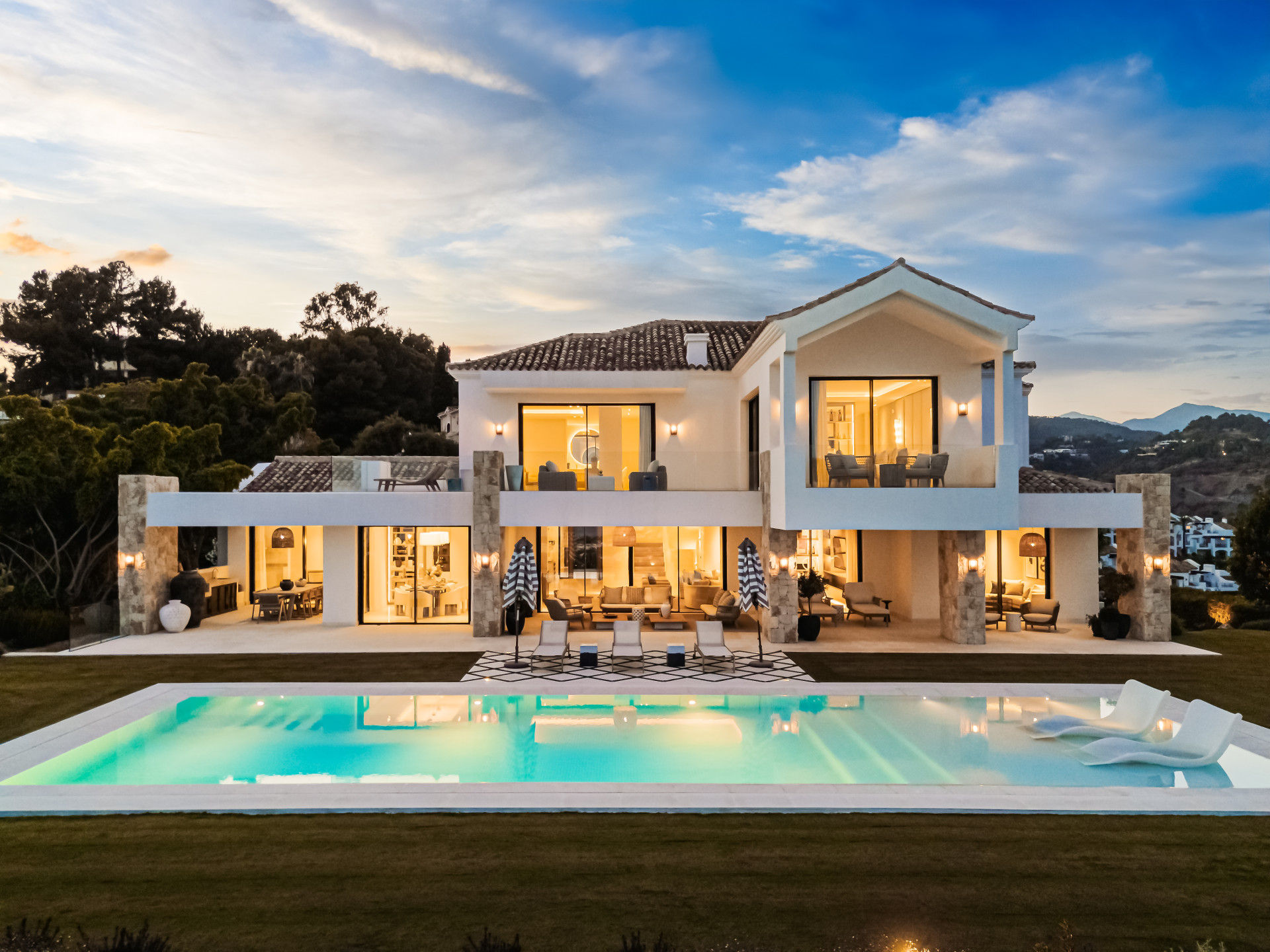 Villa for sale in El Herrojo Benahavis